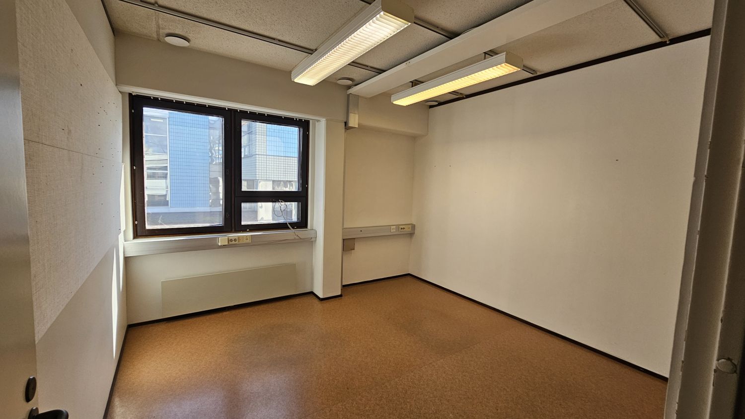 Itäpäädyn keskimmäinen huone