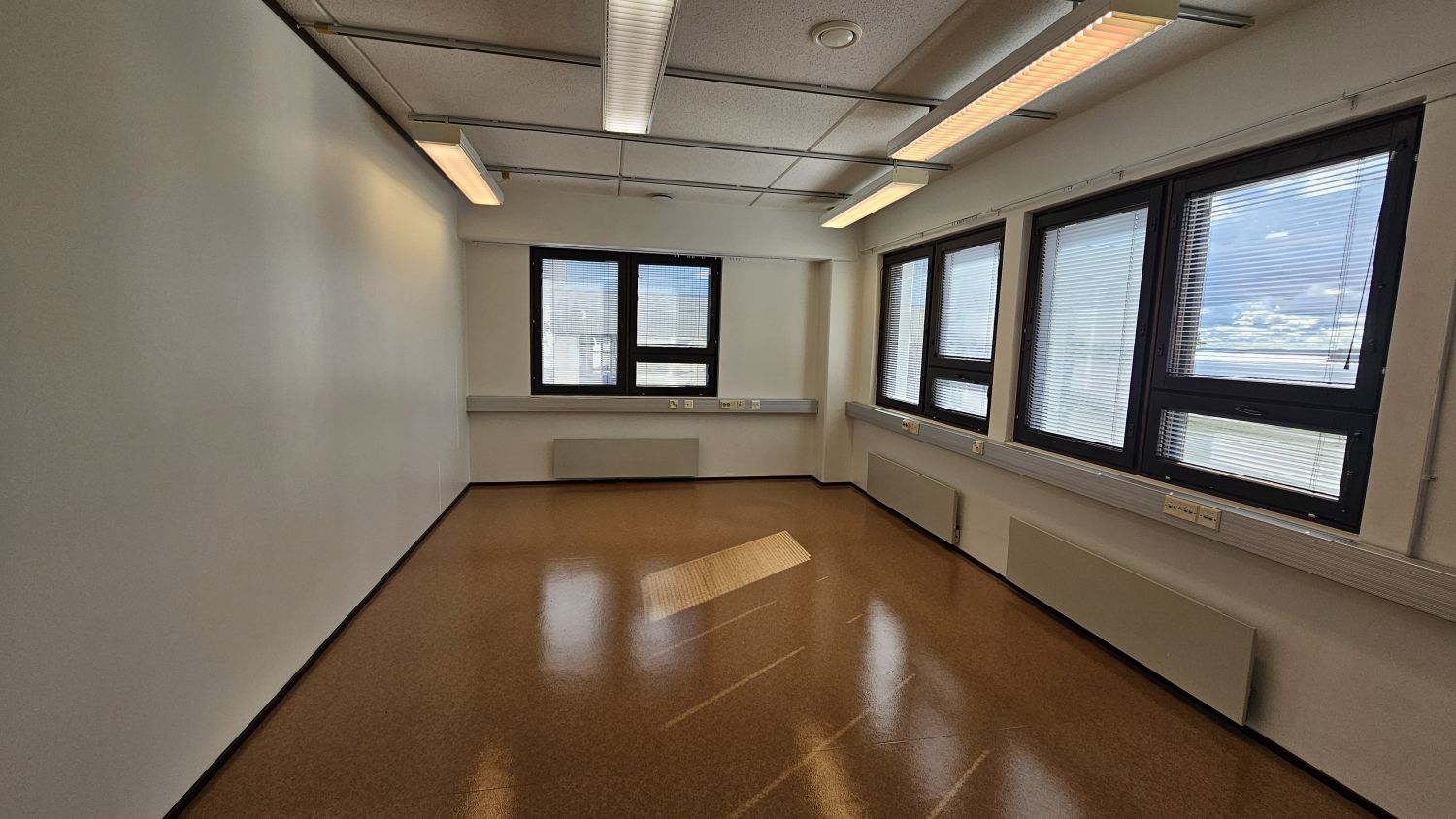 Kulmahuone itä-eteläkulma