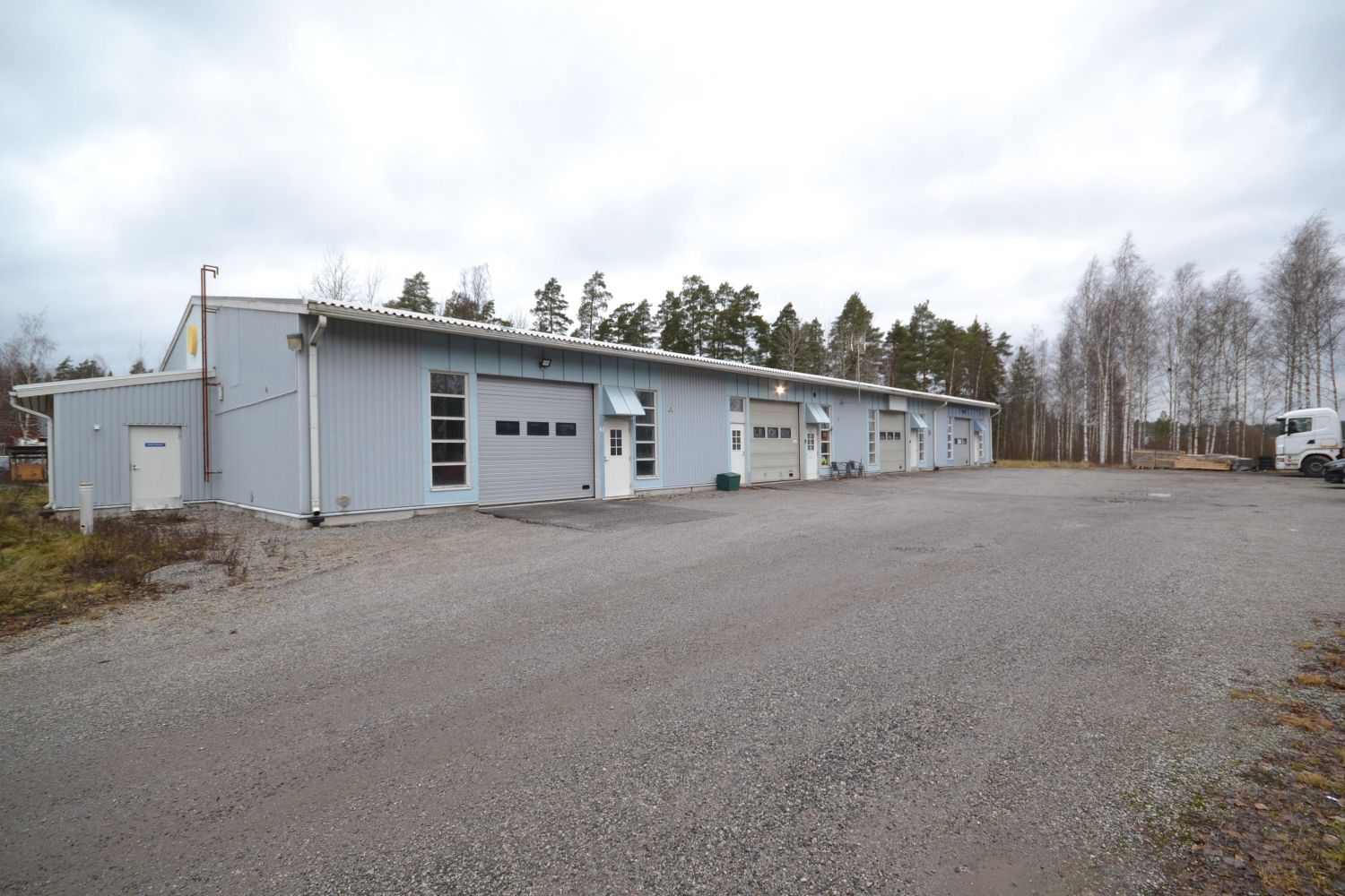 Lämmin ja siisti tila Mynämäellä Kivistönmäellä. Nosto-ovi, oma wc, vesipiste jne.