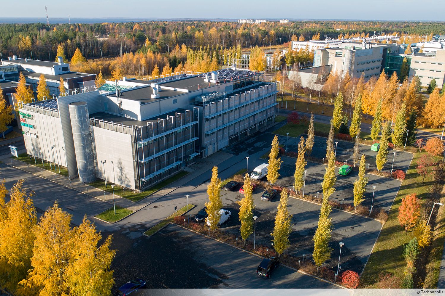 Etsitk&ouml; tilavaa, modernia ja muunneltavaa toimistotilaa yrityksellesi? T&auml;m&auml; suuri kolmannen kerroksen toimistotila Technopolis Linnanmaalta tarjoaa erinomaiset puitteet liiketoimintasi kasvulle ja p&auml;ivitt&auml;iselle toiminnalle. Tila on suunniteltu niin, ett&auml; se t&auml;ytt&...