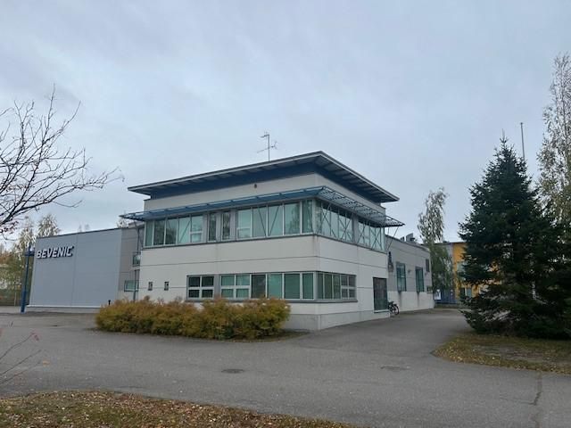 Teollisuus- ja tuotantohalli ja toimistotilat