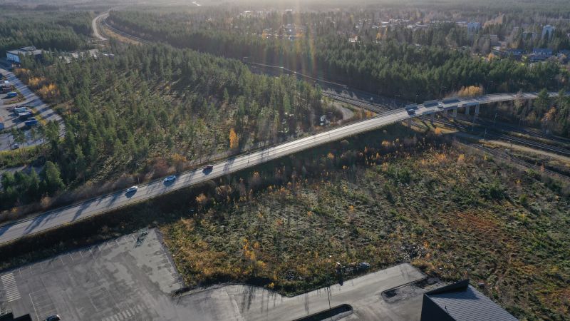 Kivistöntien silta vieressä