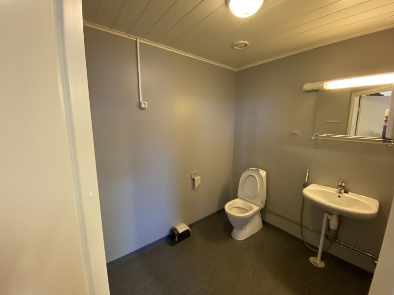 Varaston wc, tila esim pyykkikoneelle