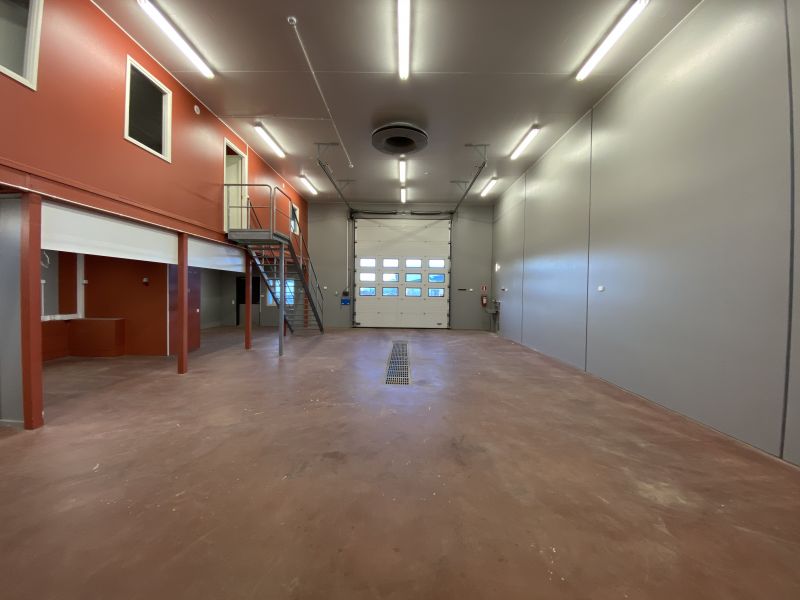 Iso nosto-ovi 4x4,5m