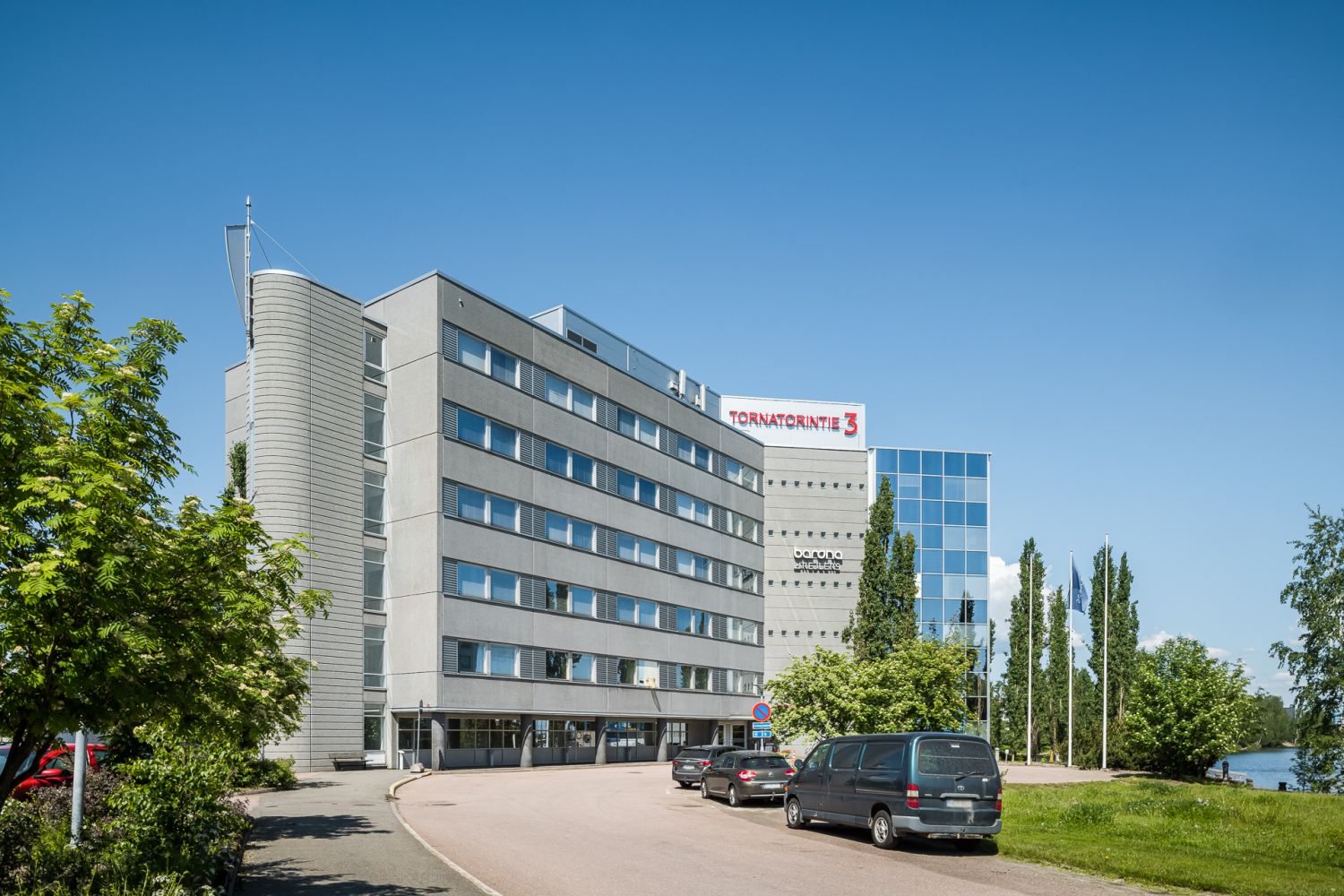 Julkisivukuva kiinteistön kulm