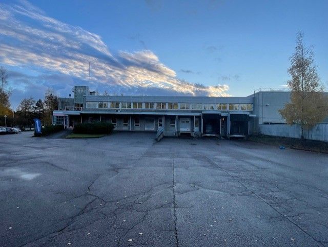 Vuokrattavana toisen kerroksen avaraa, siistiä toimistotilaa.