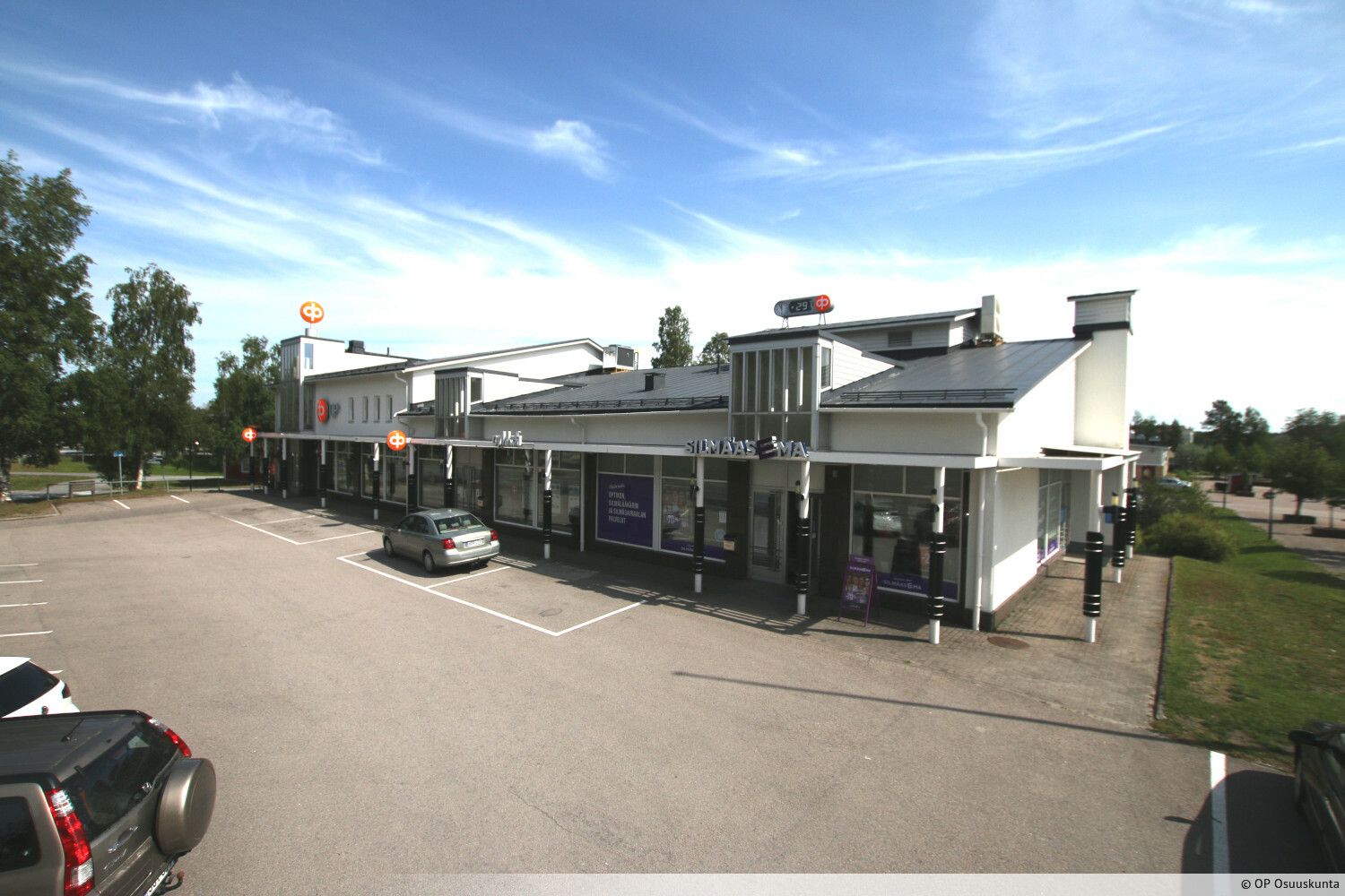 Toimistokäytössä ollut liiketila heti vapaana. Ota yhteyttä ja kysy lisää!