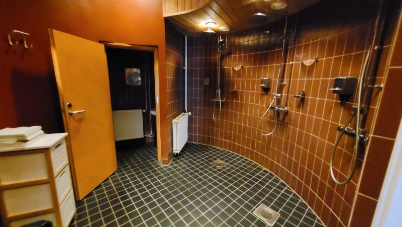 Saunaosaston suihkutilat