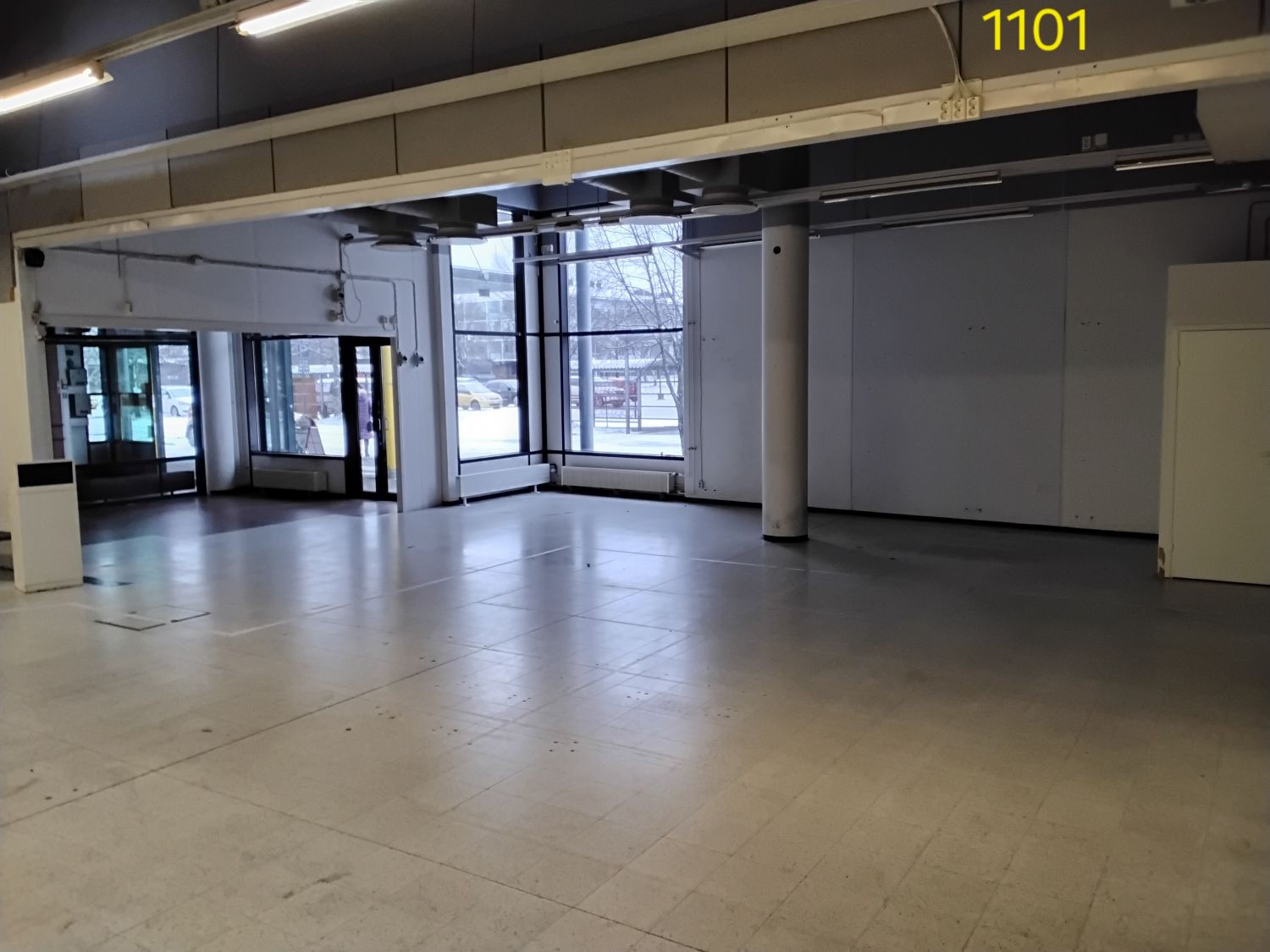 Kolme eri kokoista liiketilaa vuokrattavissa Riihimäen keskustan läheisyydestä. Liiketilat ovat suuruudeltaan 170 m2, 400 m2 ja 440 m2.