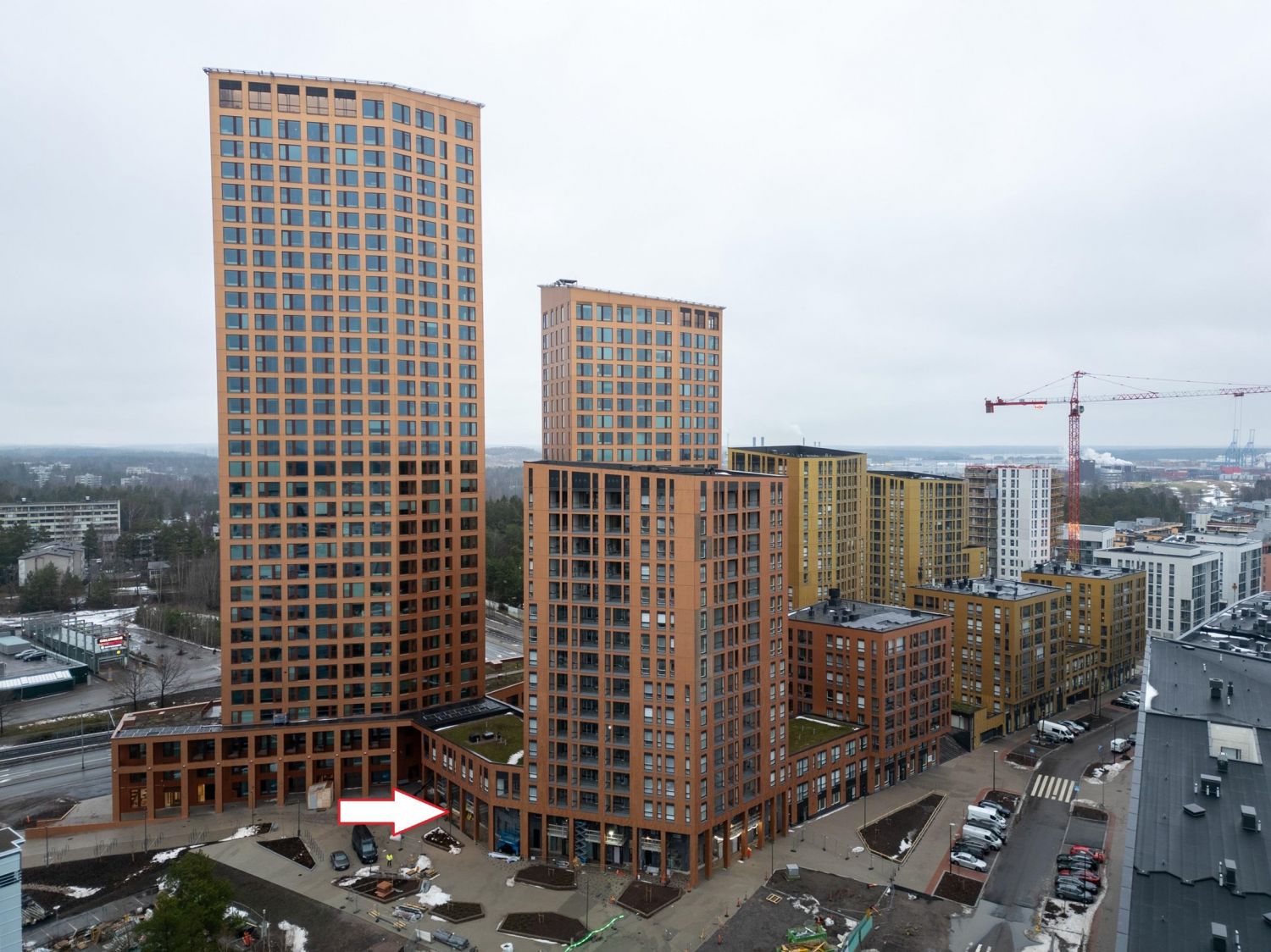 Vuokrattavana uusi liiketila Aurinkolahden Kahvikorttelissa, näyttävän tornitalon yhteydessä Paahtimoaukion edustalla. Alue kasvaa ja kehittyy voimakkaasti asuntorakentamisen myötä, ja palveluiden kysyntä kasvaa jatkuvasti. Erinomainen tilaisuus tuoda oma liiketoiminta mukaan alueen kehitykseen....