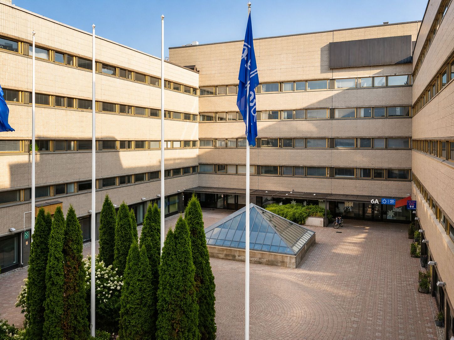 Helposti saavutettavaa toimisto- ja liiketilaa Pasilassa!Itä-Pasilassa sijaitseva Opastinsilta 6A tarjoaa yrityksellesi inspiroivat toimitilat  Pasilan katutaidekaupunginosassa. Indikatiivinen vuokrataso alk. 12,00€ / m2 Kiinteistön vapaat tilat1. Liiketila 160m2 Katutaso2. Pientoimistoja 10...