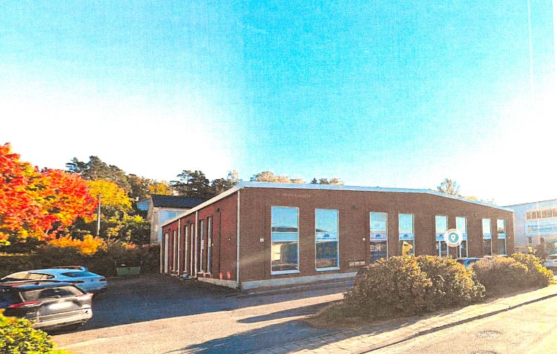 240m2 liike/tuotantotilaa vapaana.