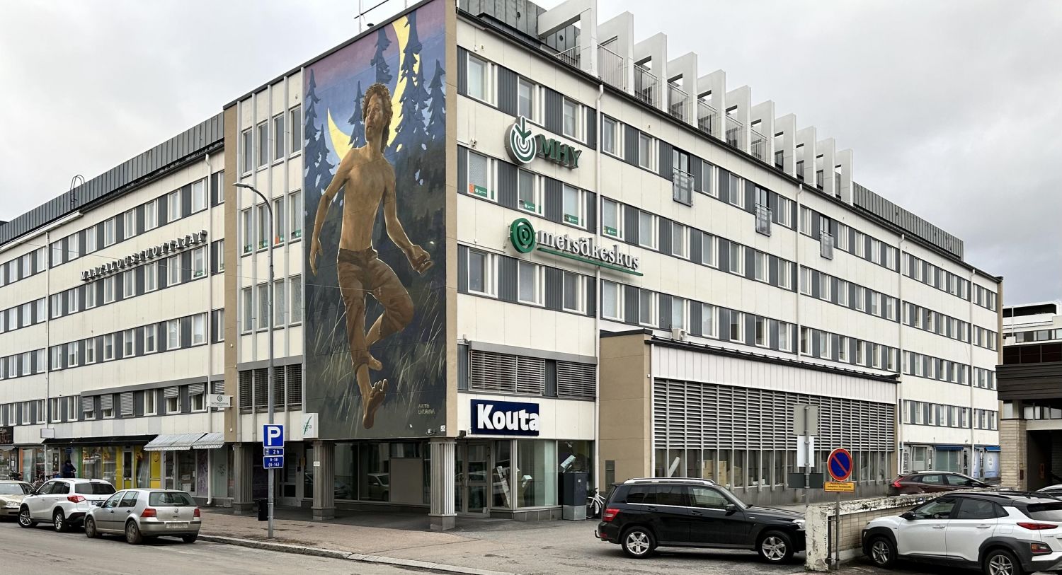Tervetuloa Kauppakadulle! 

Toimistohuoneita sekä aulatilaa löytyy mukavasti, joten tilaa töiden tekemiseen on. Sisäsein...