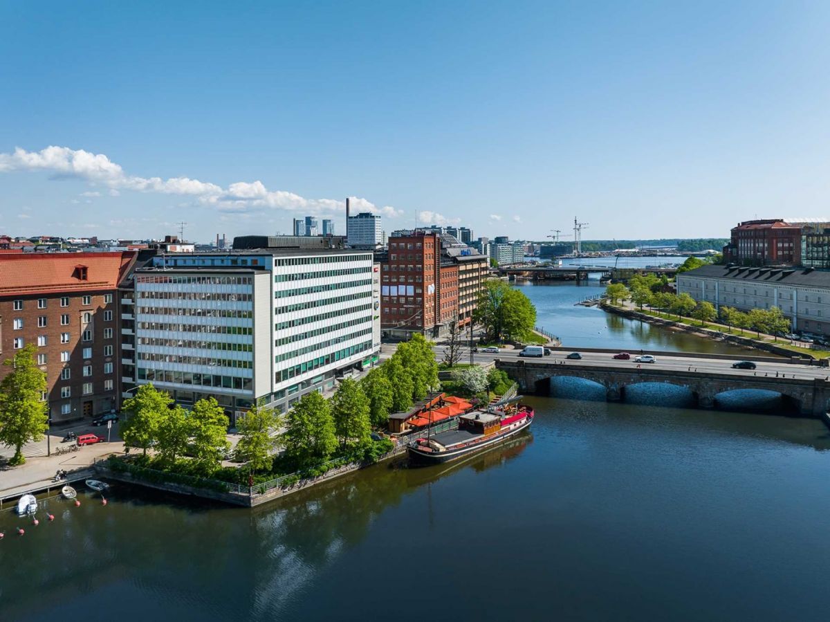 Vuokrataan 8. kerroksen toimistotila upeilla maisemilla Töölönlahdelle. Tila remontoidaan valmiiksi seuraavalle käyttäjä...