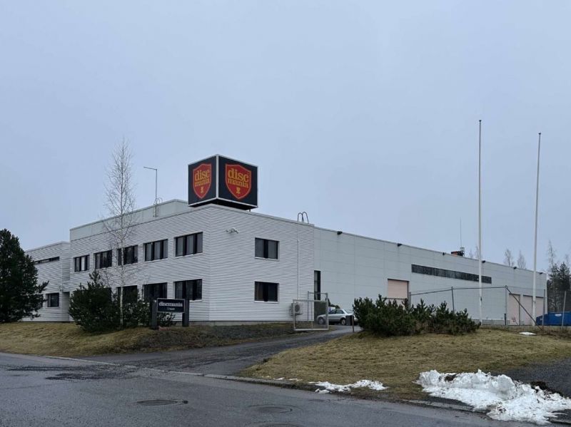 Näkyvältä paikalta monikäyttöinen toimitilakiinteistö. 