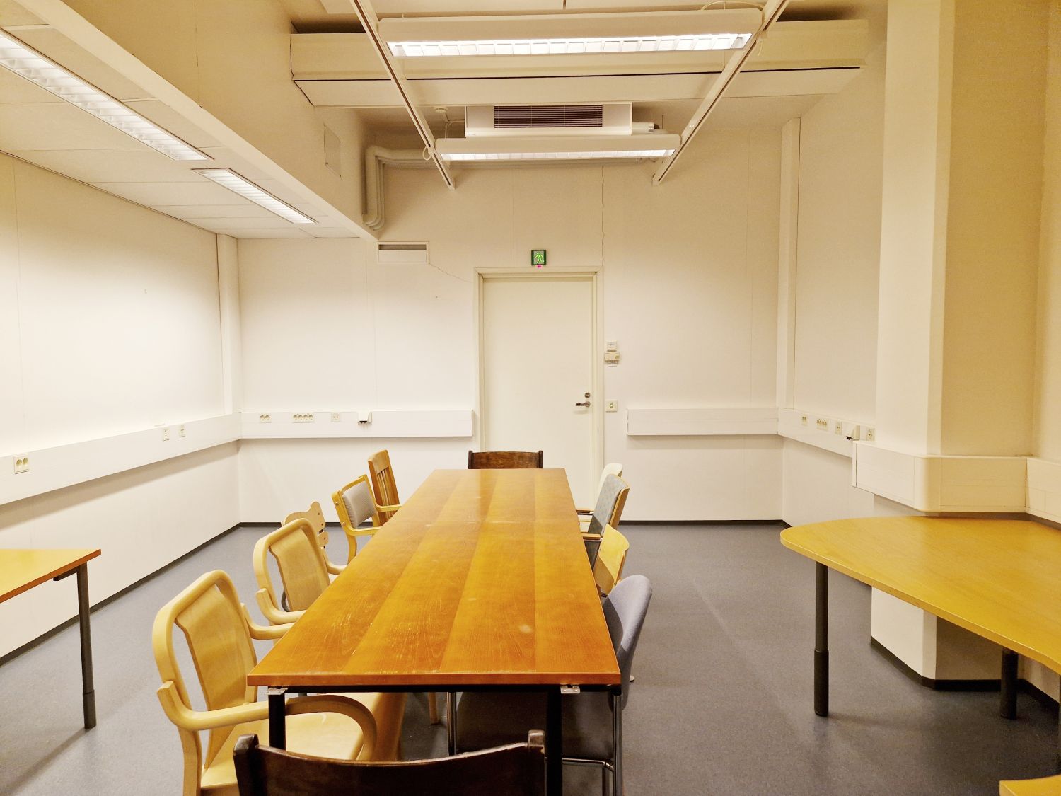 Rovaniemen ydinkeskustassa on vuokrattavana korkea, avara kokoontumistila. Tila sijaitsee hyvien kulkuyhteyksien varrell...