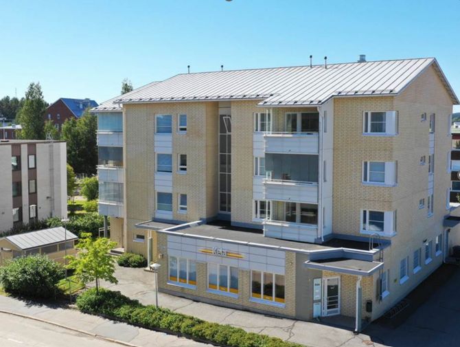 Liiketila sijaitsee osoitteessa Saratie 13, 41340 Laukaa.Liiketilan pinta-ala on 330 m², huoneita on 11 kpl + neuvotteluhuone + keittokomero + 2kpl wc + 2 pukuhuonetta.Mahdollista vuokrata myös tiloja tarpeen mukaisesti; päivä/Viikko/Kuukausi.Hinnoittelu 3300euroa.