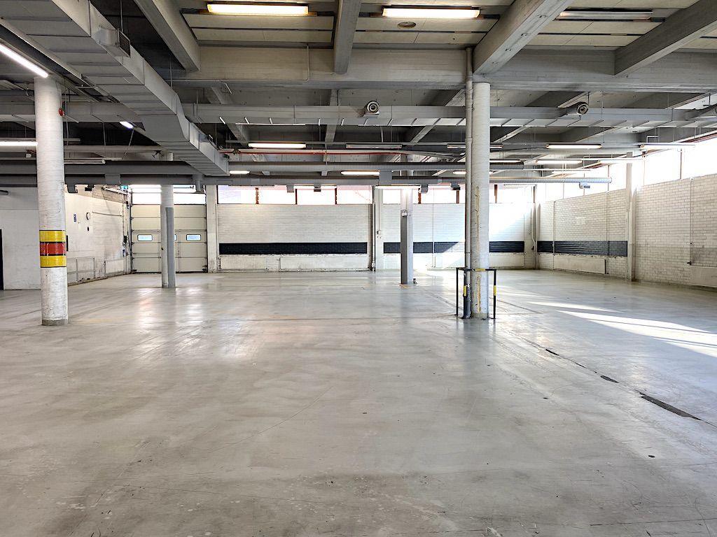 Vuokrataan siistiä varasto- /tuotantotilaa keskeiseltä sijainnilta Konalasta. Tilan vapaa korkeus on noin 5 metriä ja si...