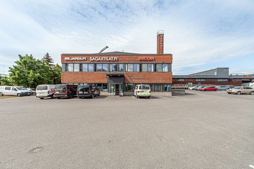 Vuokrataan loistava varastotila Tammistosta. Tilaan on kolmen nosto-ovea, lastauslaituri, sekä maantaso-ovet. Varaston v...