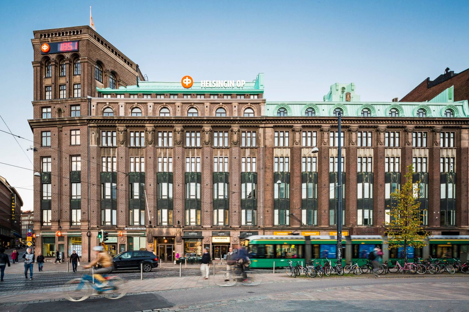 Tämä kohde Helsingin ydinkeskustassa, vain muutaman askeleen päässä Rautatieasemasta ja keskellä maan kattavimpia palvel...