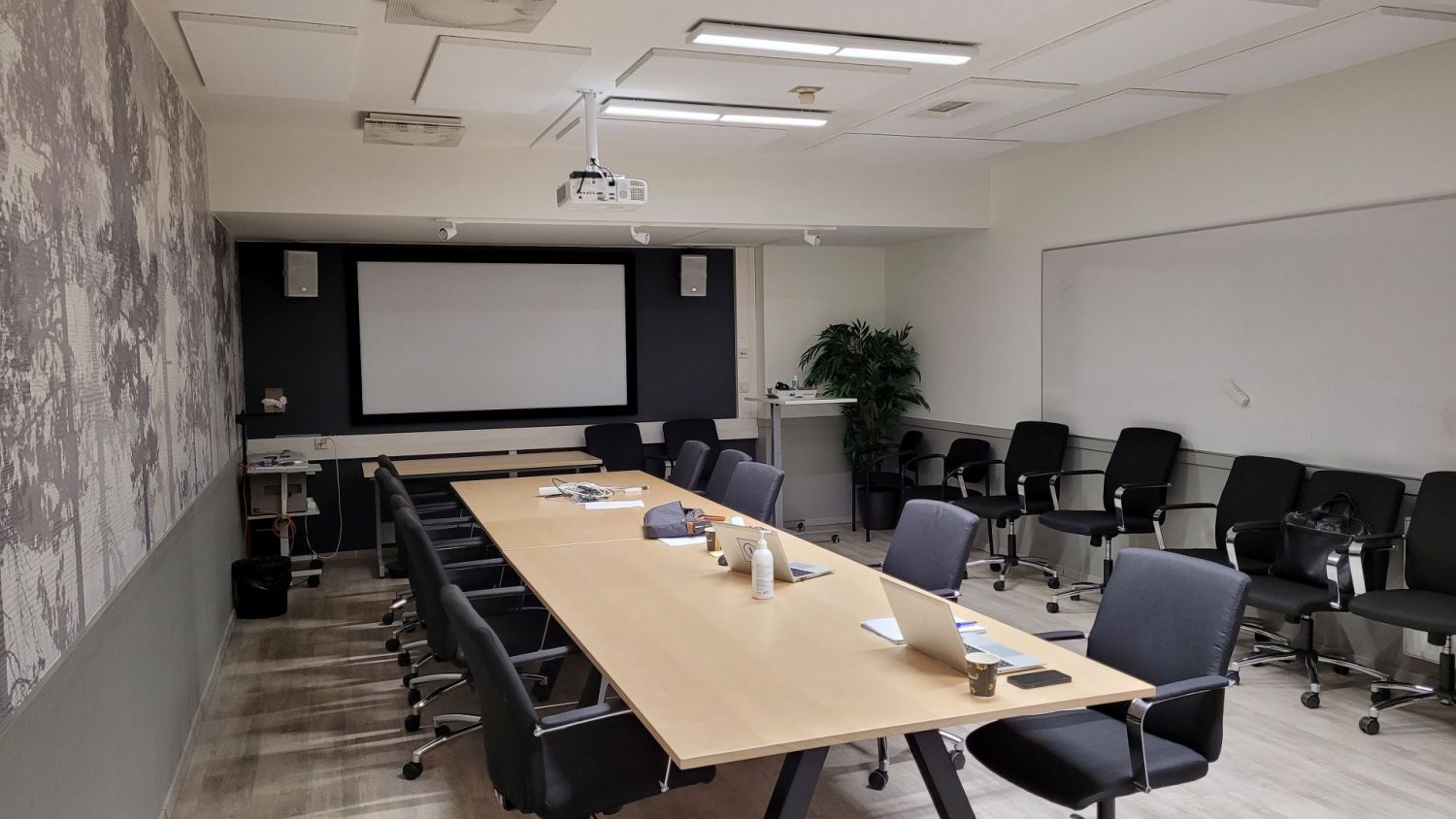 Grafila erillinen neuvotteluhuone