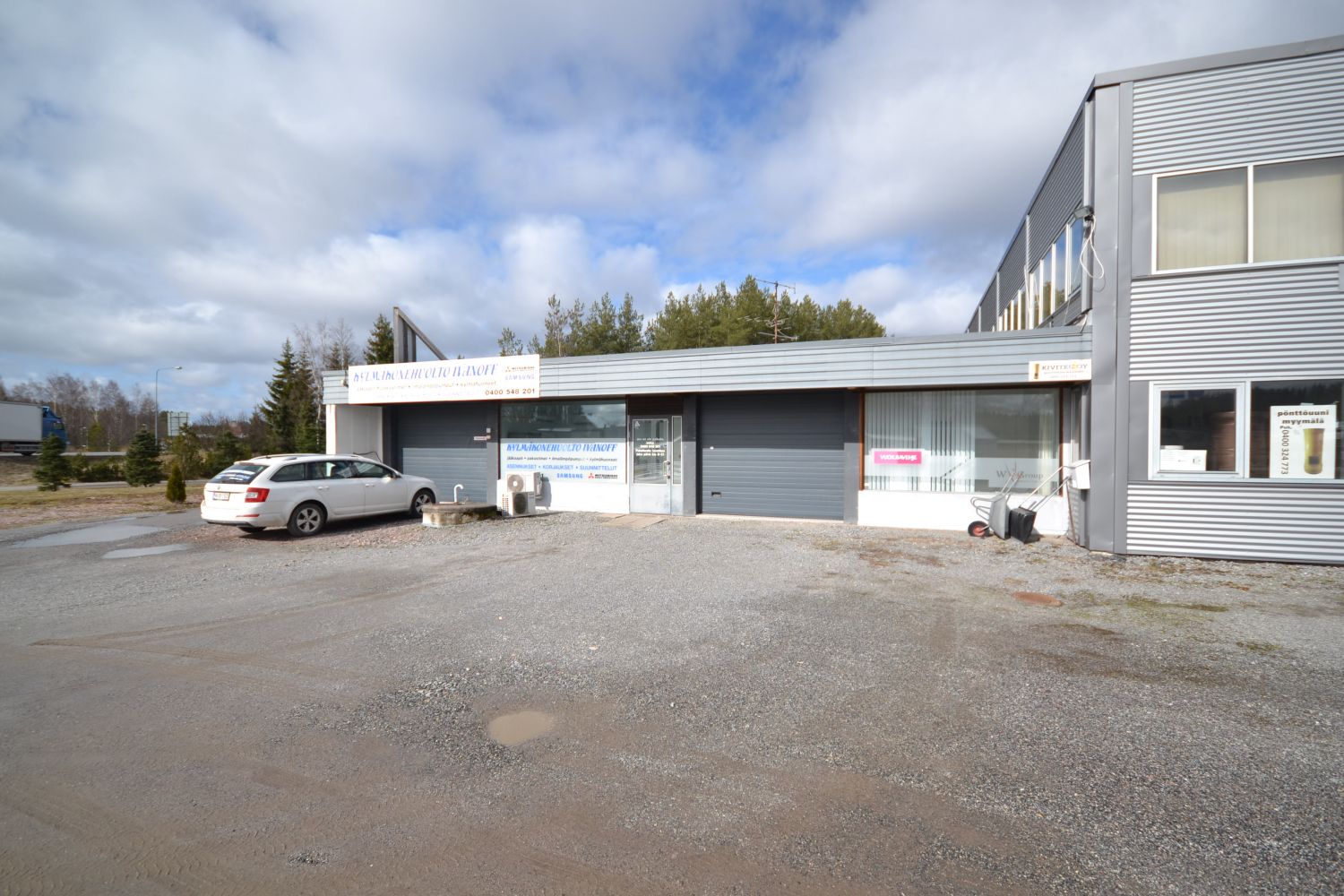 Maantason lämmin tila Raisiossa näkyvällä paikalla. Tila nro A1+B1.