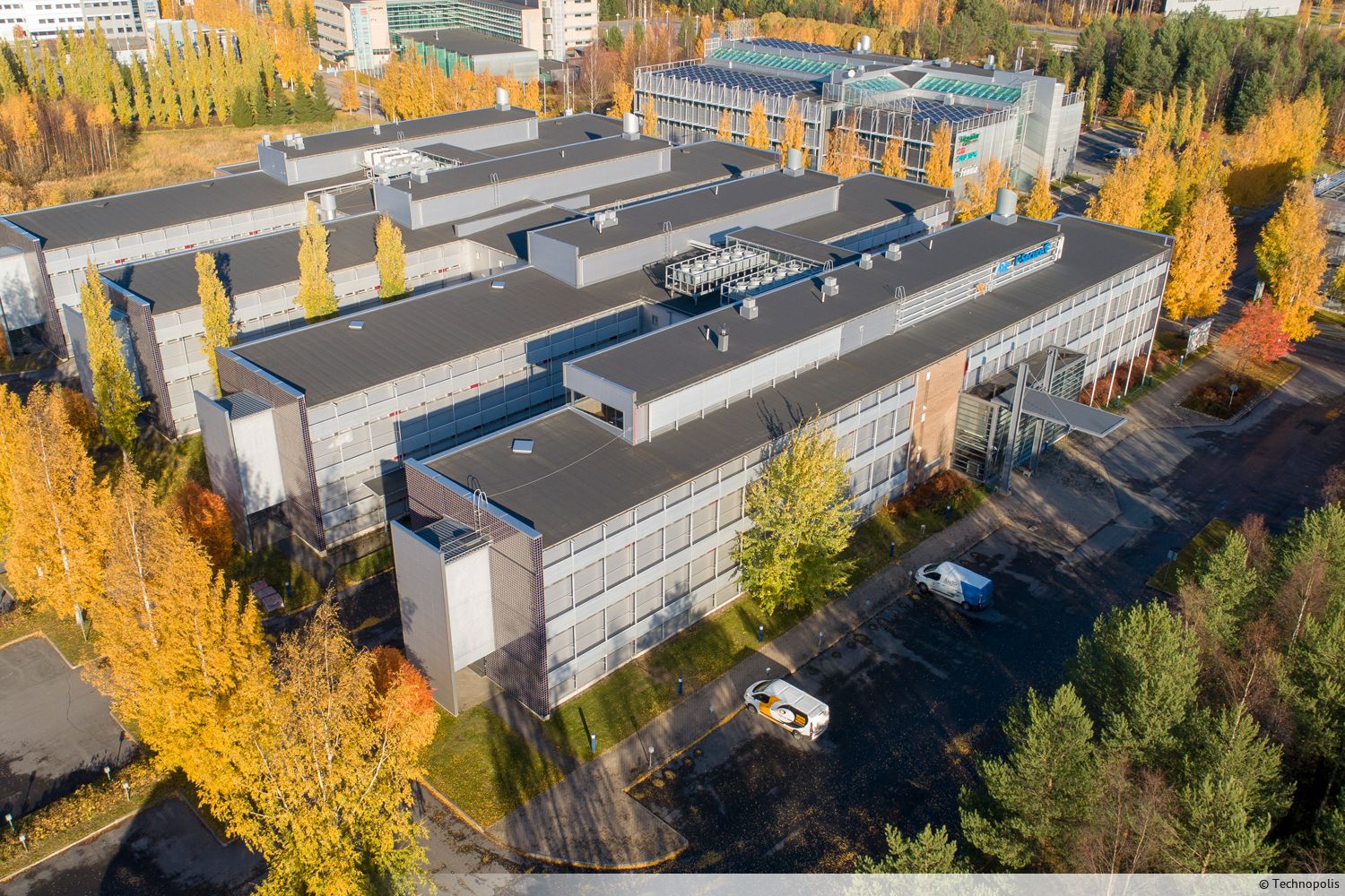 Technopolis Linnanmaan kampukselta vuokrattavissa kolmannen kerroksen siisti ja tilava toimisto, jossa on oma keittiö. Tilassa on huonekohtainen jäähdytys, joka takaa miellyttävän työympäristön ympäri vuoden. Ilmoitettu neliömäärä sisältää jyvityksen kiinteistön yhteisistä tiloista.       Linnanmaan...
