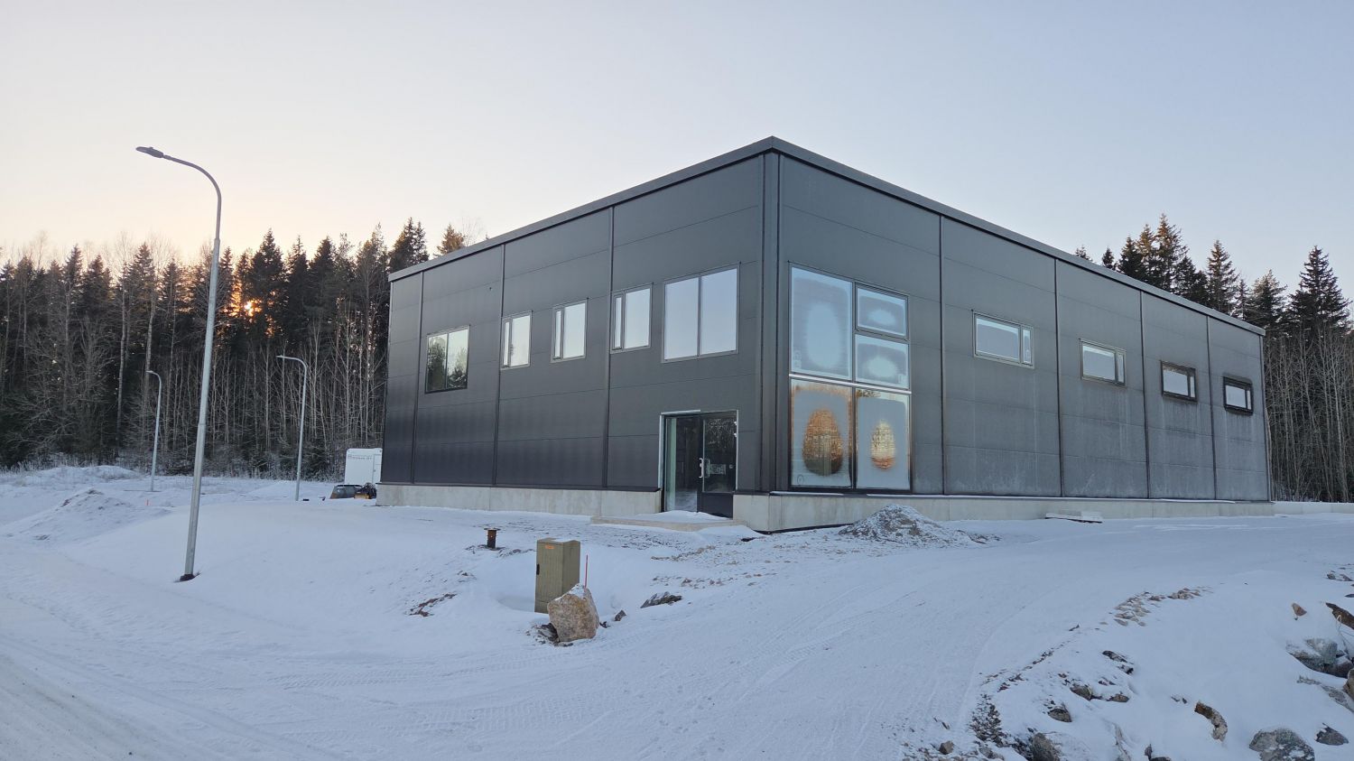 hyvä näkyvyys Turun Kehätielle E18 - maaseudun kehittämistukialue - Fölipysäkki 150m -  suuri sähköliittymä - energiateh...