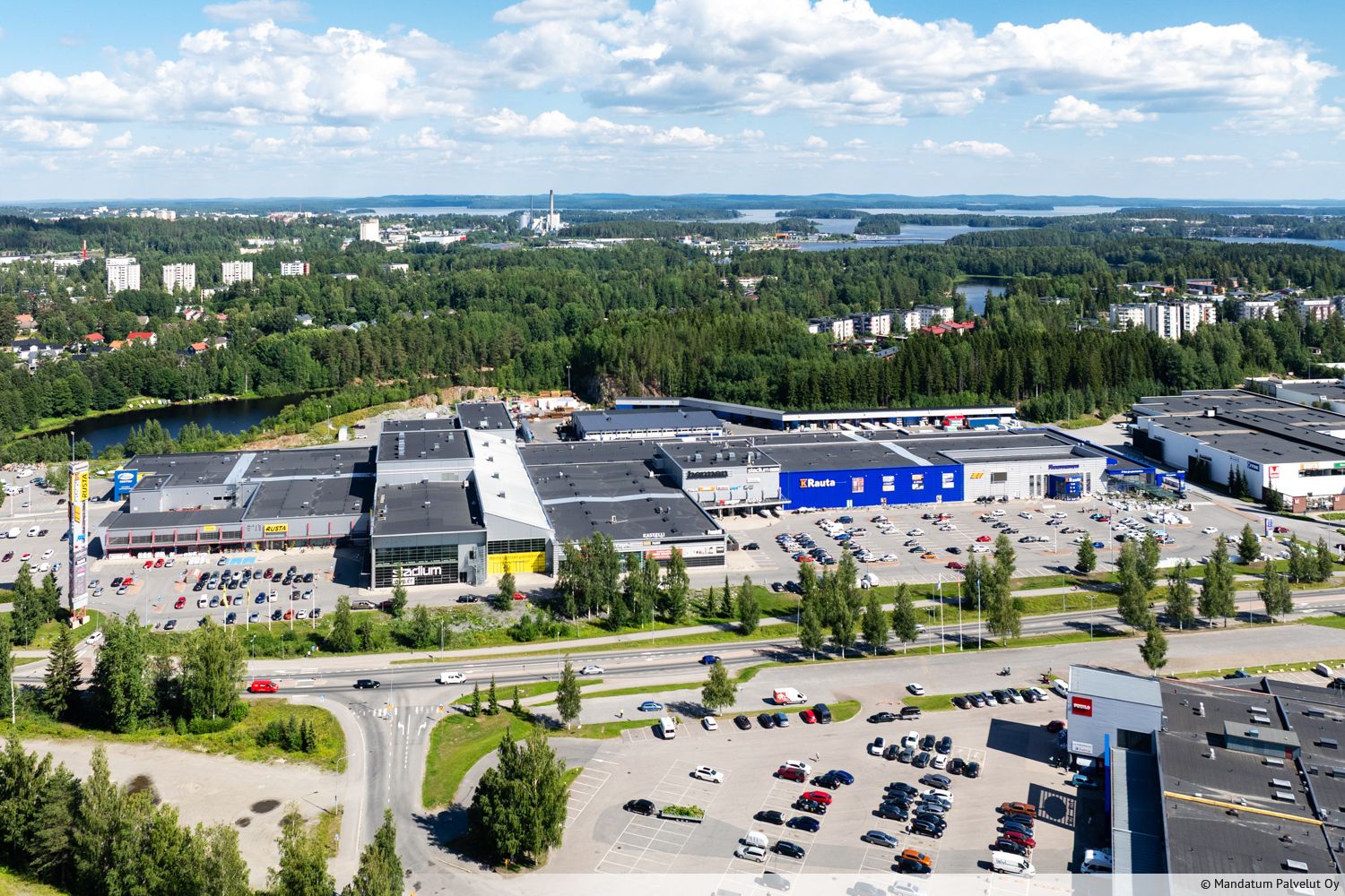 Vuokrataan liiketilaksi sek&auml; varastoksi soveltuvaa tilaa Kauppapaikka Hermannin varastotilojen puoleisesta rakennuk...