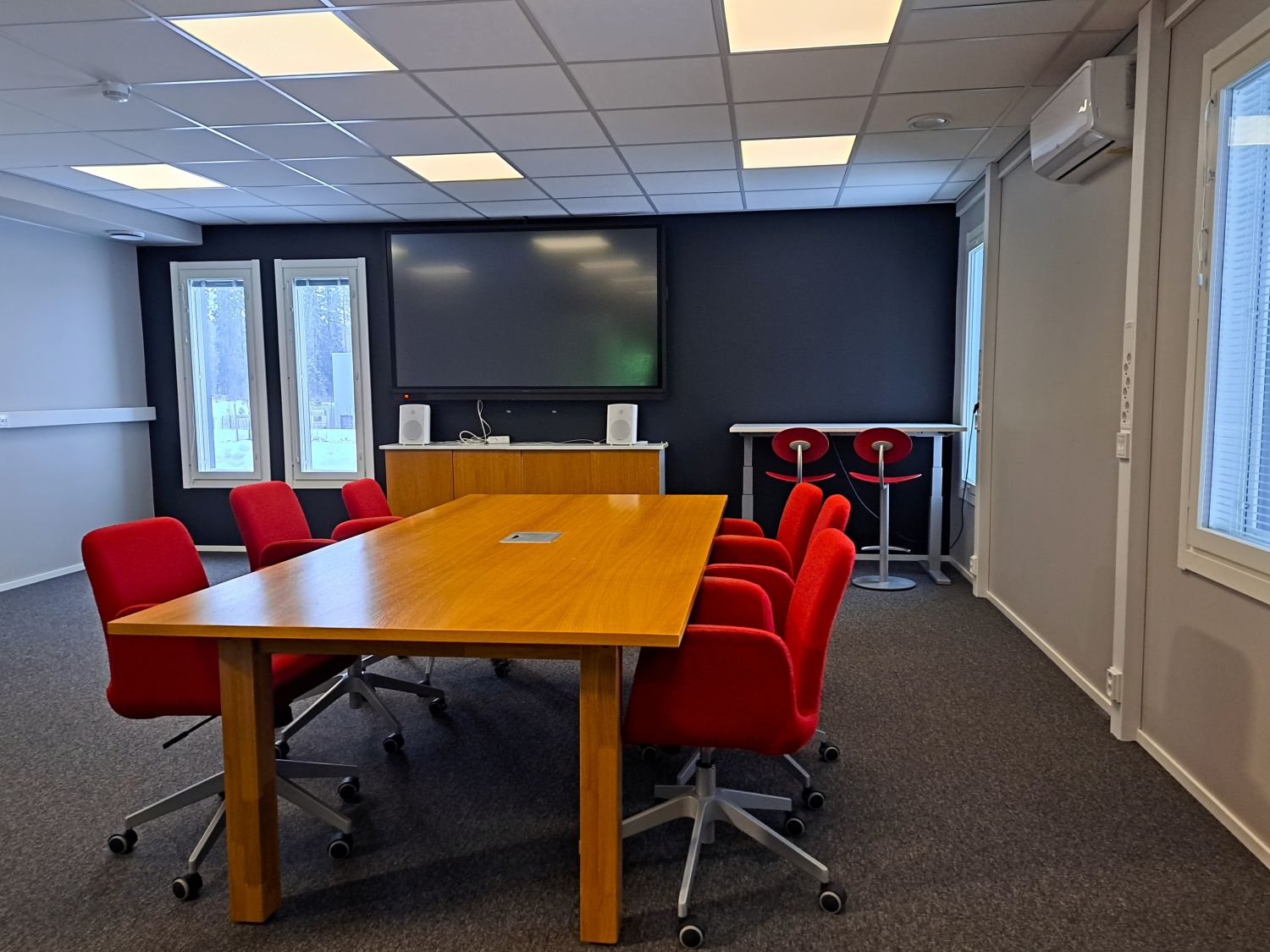 Osake 1 neuvottelutila tai avokonttori