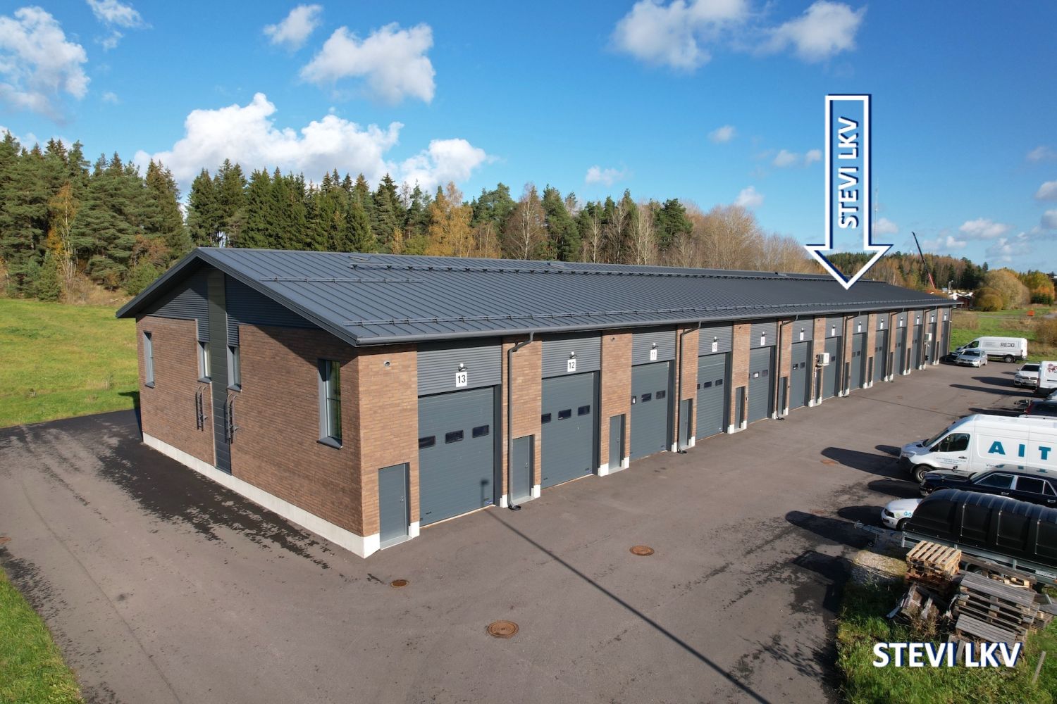 Siistiä hallitilaa 40m2 + parvi 12m2 *Siisti *Iso ovi *Tilassa parvi