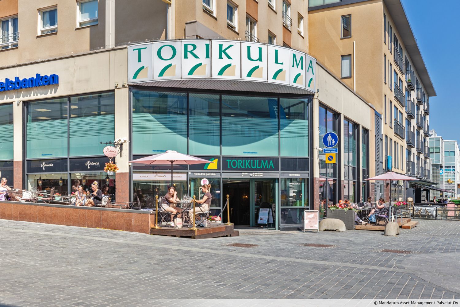 Vuokrattavana erinomaisella sijainnilla Jyväskylän ydinkeskustassa toimitila, joka soveltuu liiketila- sekä toimistokäyttöön. Tila rakennettaan vuokralaisen tarpeita vastaavaksi, pohjakuva on ohjeellinen mm. keittiö ja wc-tilat sekä muut tehdään valm...