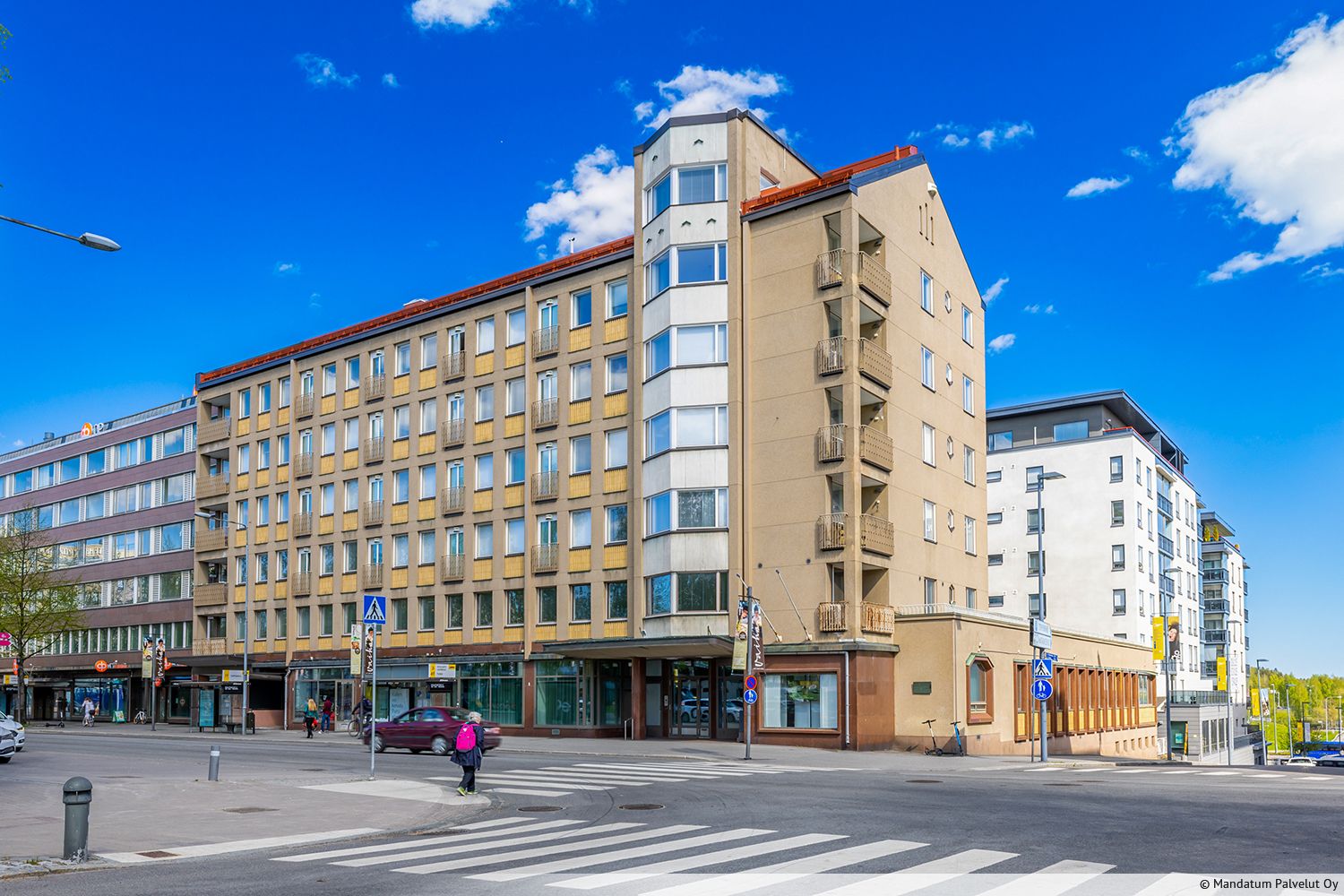 Vuokrataan viihtyis&auml;&auml; ja siisti&auml; toimitilaa Mikkelin keskustassa, heti torin kulmalla. Toisen kerroksen toimistossa on viisi eri kokoista huonetta, joissa ty&ouml;skentely onnistuu rauhaisasti. Kiinteist&ouml; sijaitsee hyvin liikenneyhteyksien varrella, Mikkelin juna-aseman vieress&a...