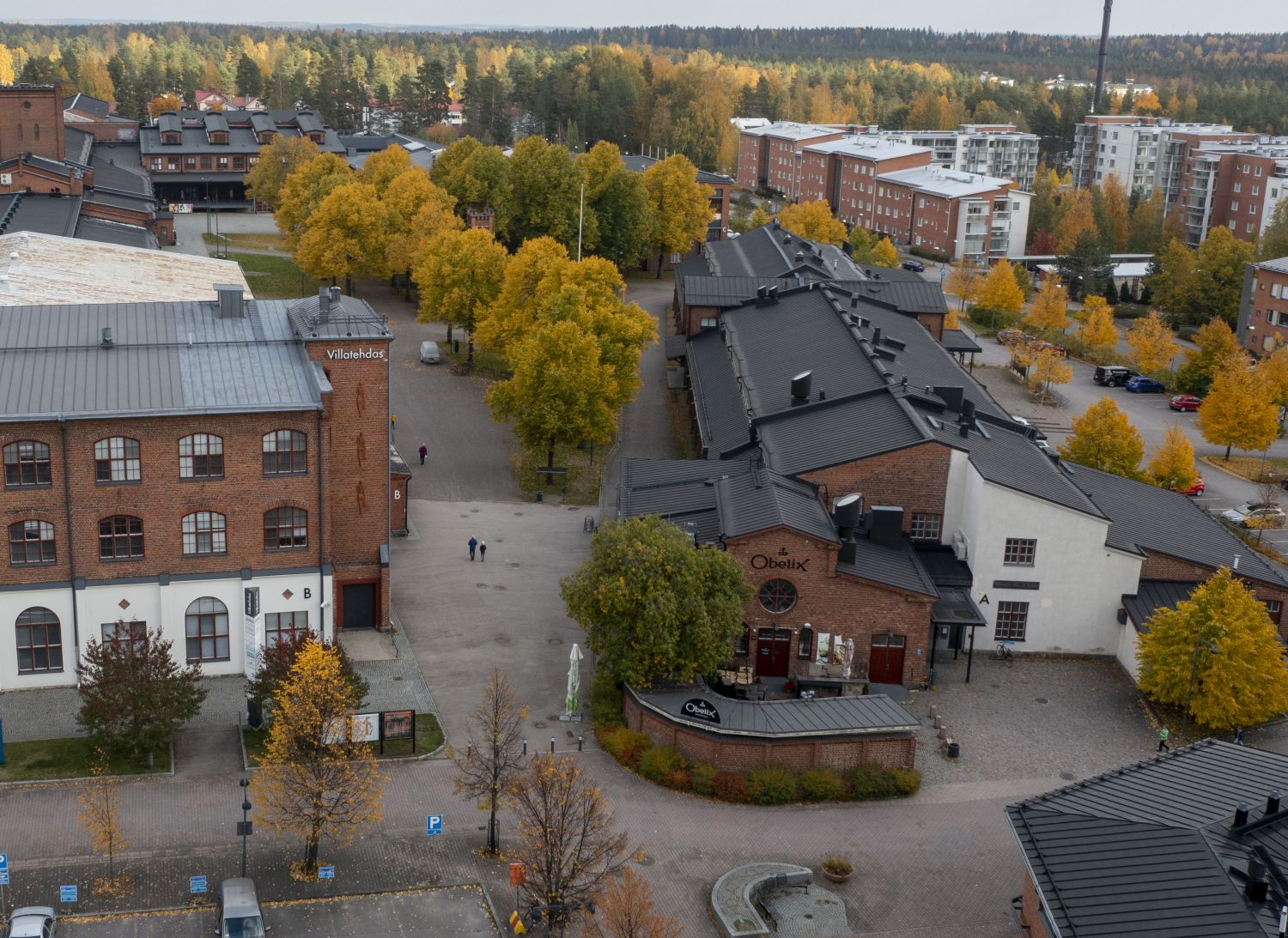 Vuokraamme toimistotiloja eri kokoisille yrityksille ja organisaatioille aina pienemmistä tiimityötiloista isompiin usea...