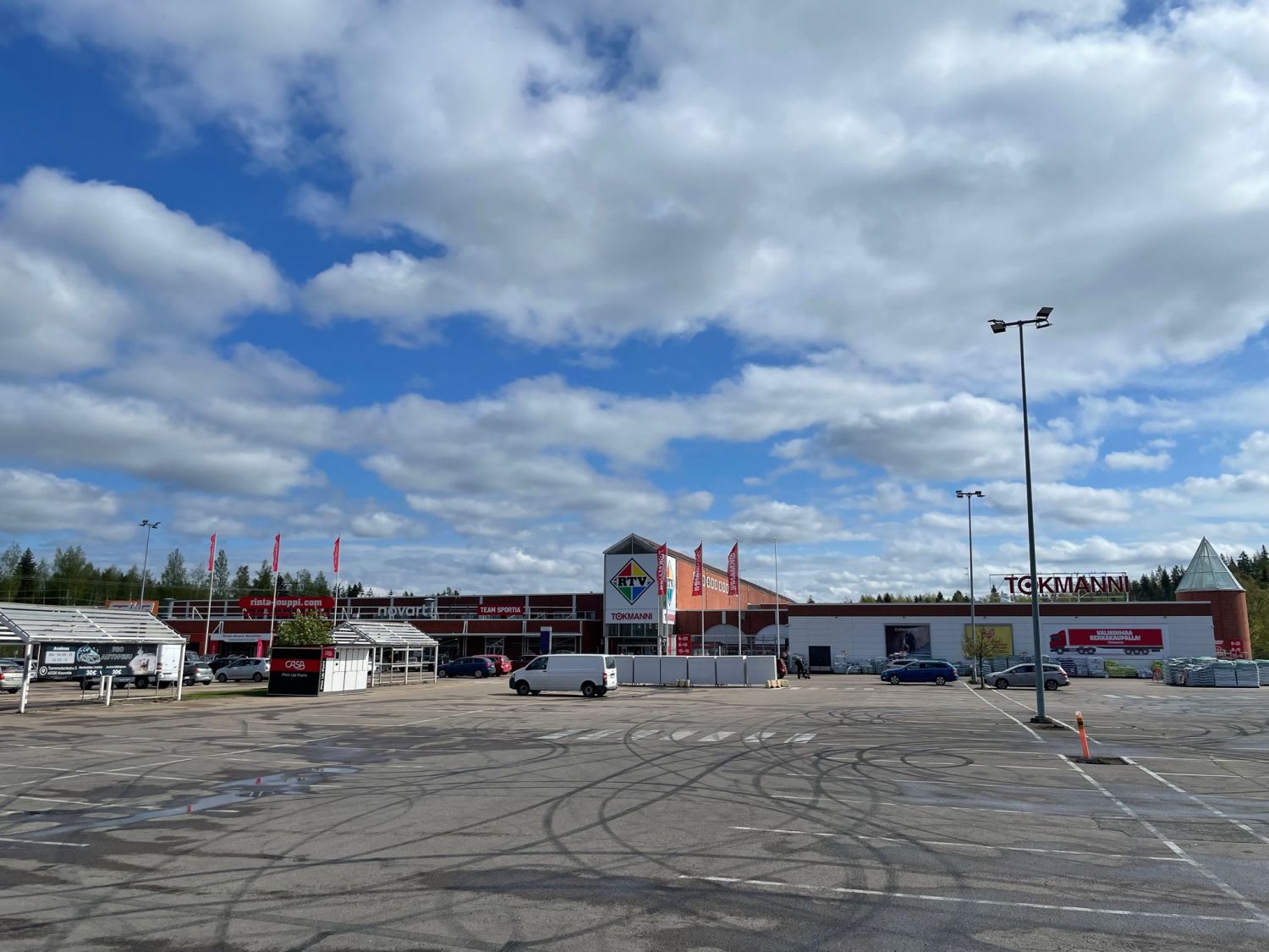 Tarjolla tilava liikekiinteistö Kouvolan Tommolankadulla