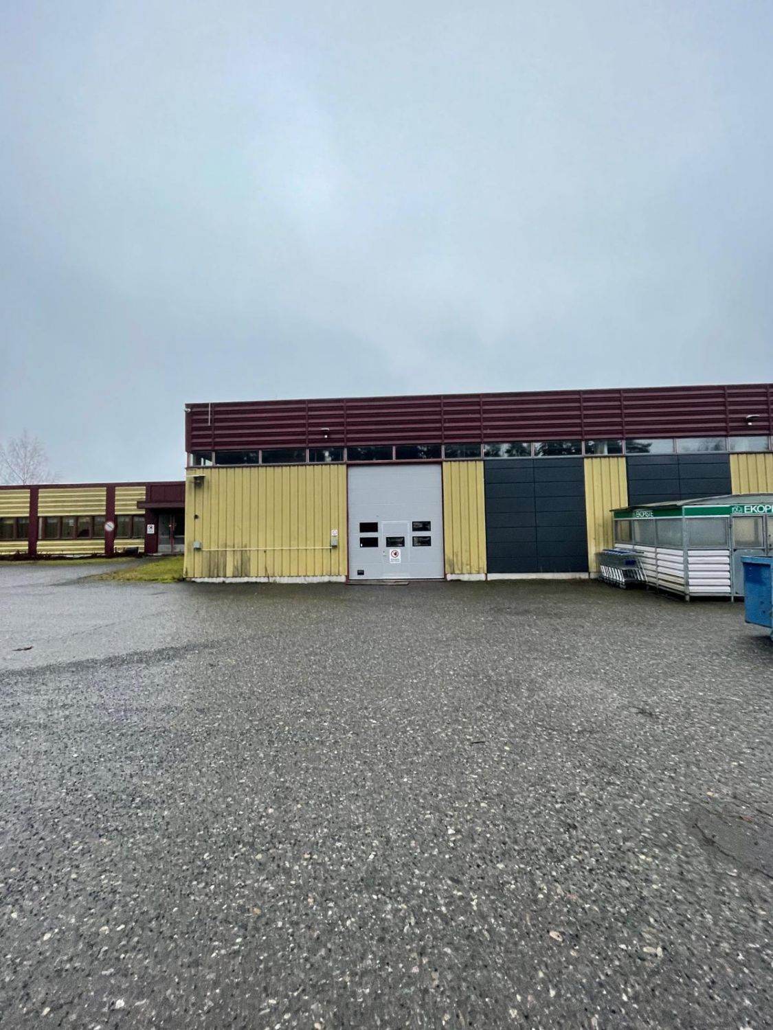 Vapaana nosto-ovellinen mm. varastointiin erinomaisesti soveltuva tila.