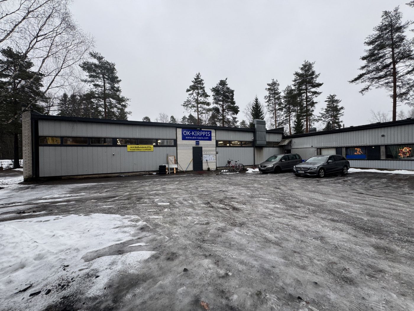 Monikäyttöinen halli Riihimäenkadulla. korkeus 3-4m.Sopii virallisesti liiketilaksi tai varastoksi.Vapautuu keväällä 2025.Kysy mika.tilli@rhg.fi , 040 7013005