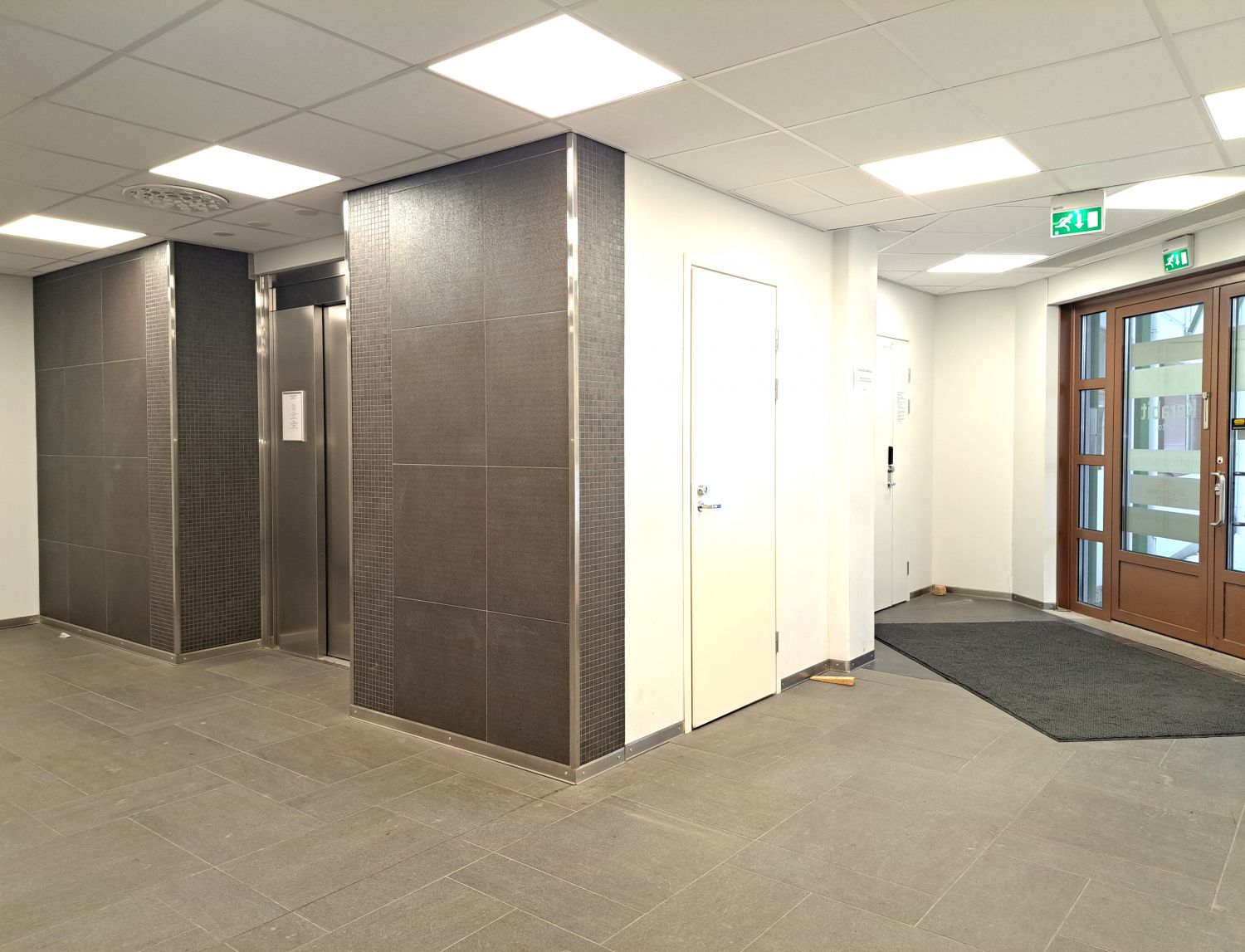 sisääntulo katutaso