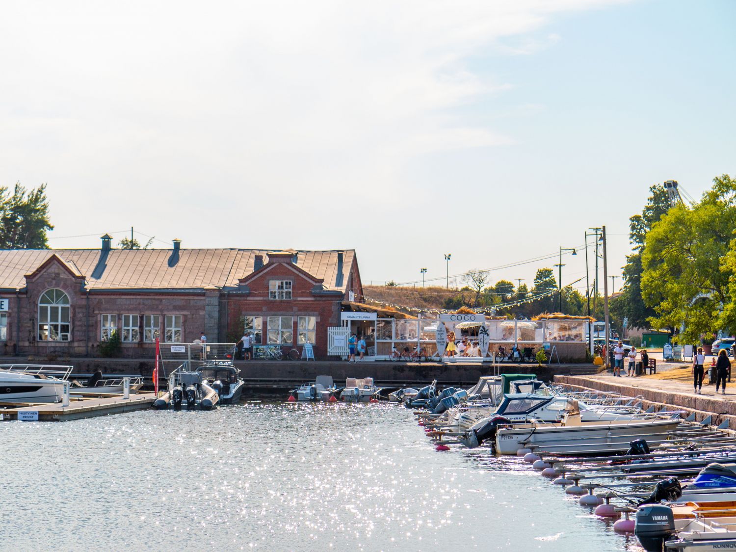 Hangon Graniittilinna on upea, kulttuurihistoriallisesti arvokas rakennus, joka toimii kesäisin suuren suosion saavuttaneena pop up -myymälänä. Itäsatama, jossa Graniittilinna sijaitsee, on Hangon sykkivä sydän, tapahtumien ja kesäisin vilkkaan iltaelämän keskipiste, mikä mahdollistaa hyvän asiakasv...