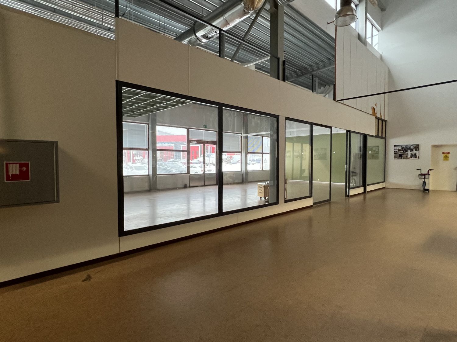 Tarjolla moderni ja valoisa 140 m² liiketila erinomaisella sijainnilla Hirvaskankaan Spektrissä💡