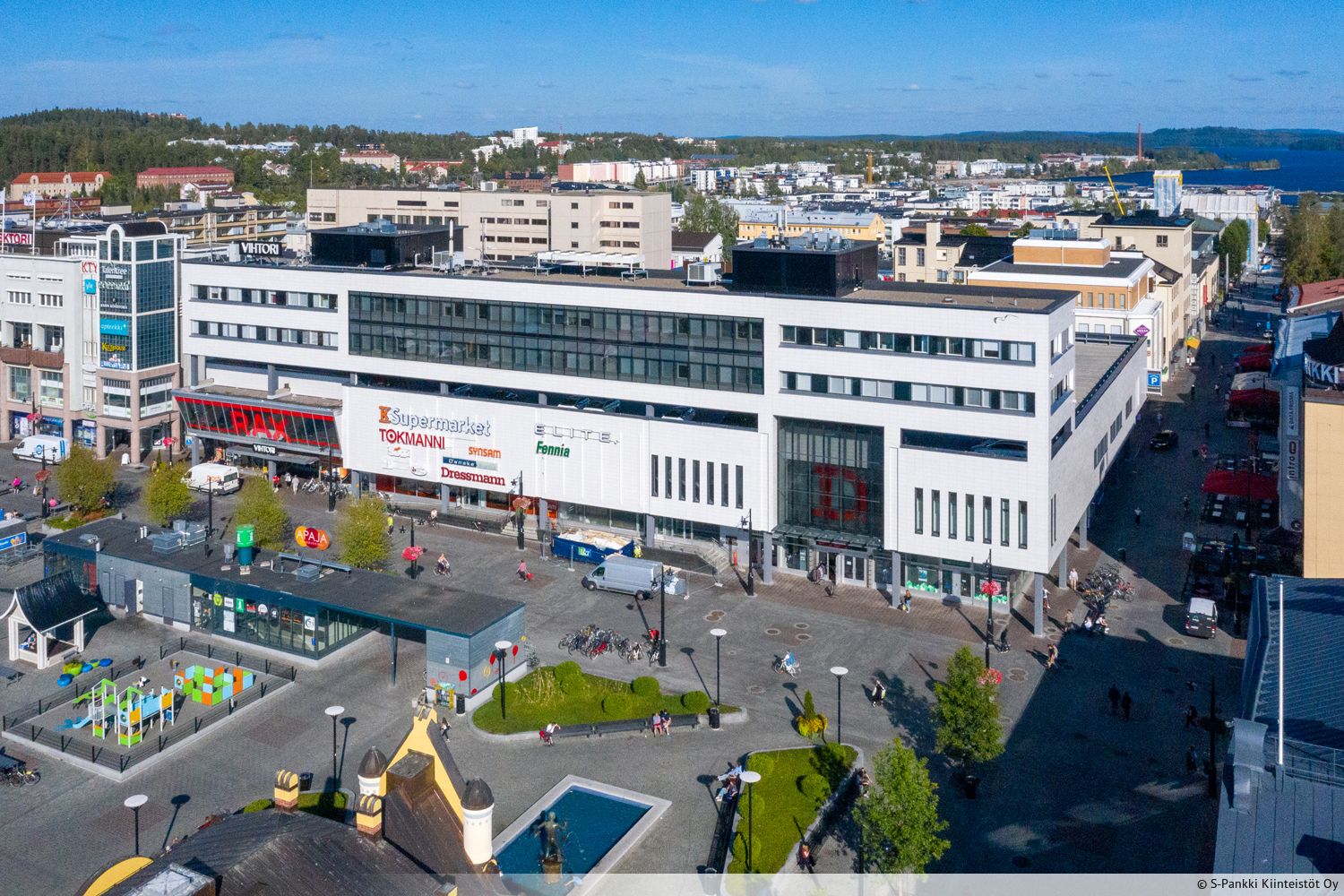 Vuokrataan toimistotila erinomaisella sijainnilla, Kuopion keskustassa sijaitsevasta kauppakeskus Vihtorista. Tilassa useampia työhuoneita ja keittiö, wc-tilat välittömässä läheisyydessä. Toimistotila voidaan tarpeiden mukaan räätälöidä tulevan vuokralaisen terpeiden mukaan. Tila soveltuu noin 10-15...