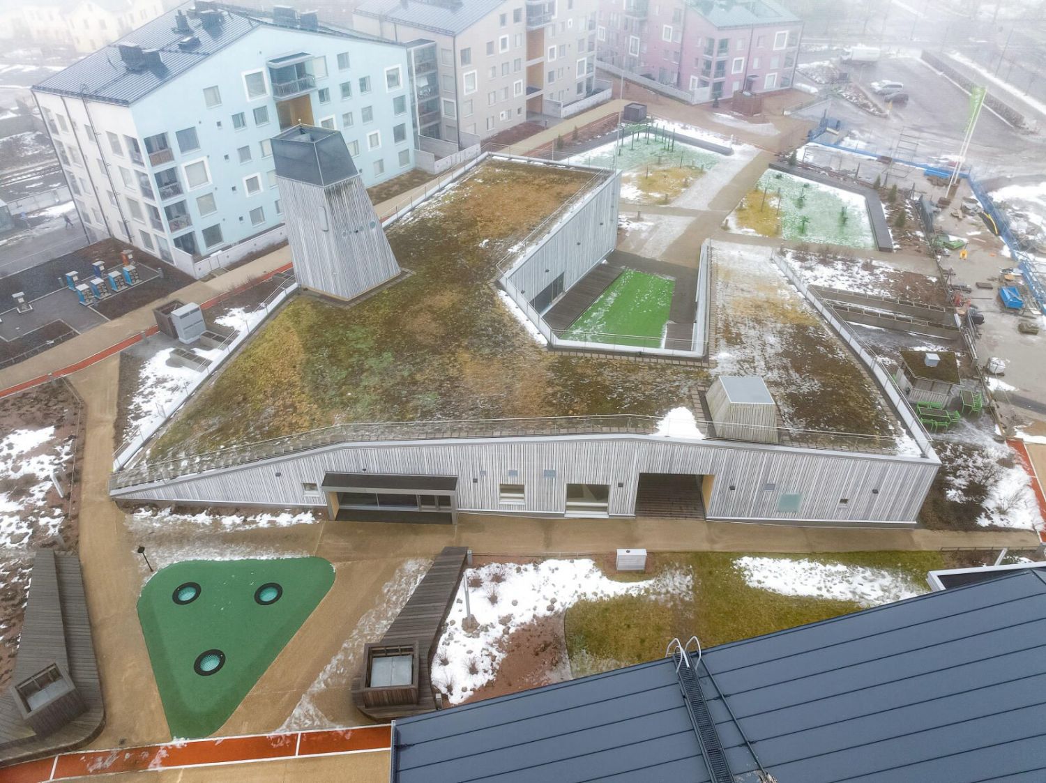 Moderni toimitila Turun sataman läheisyydessä