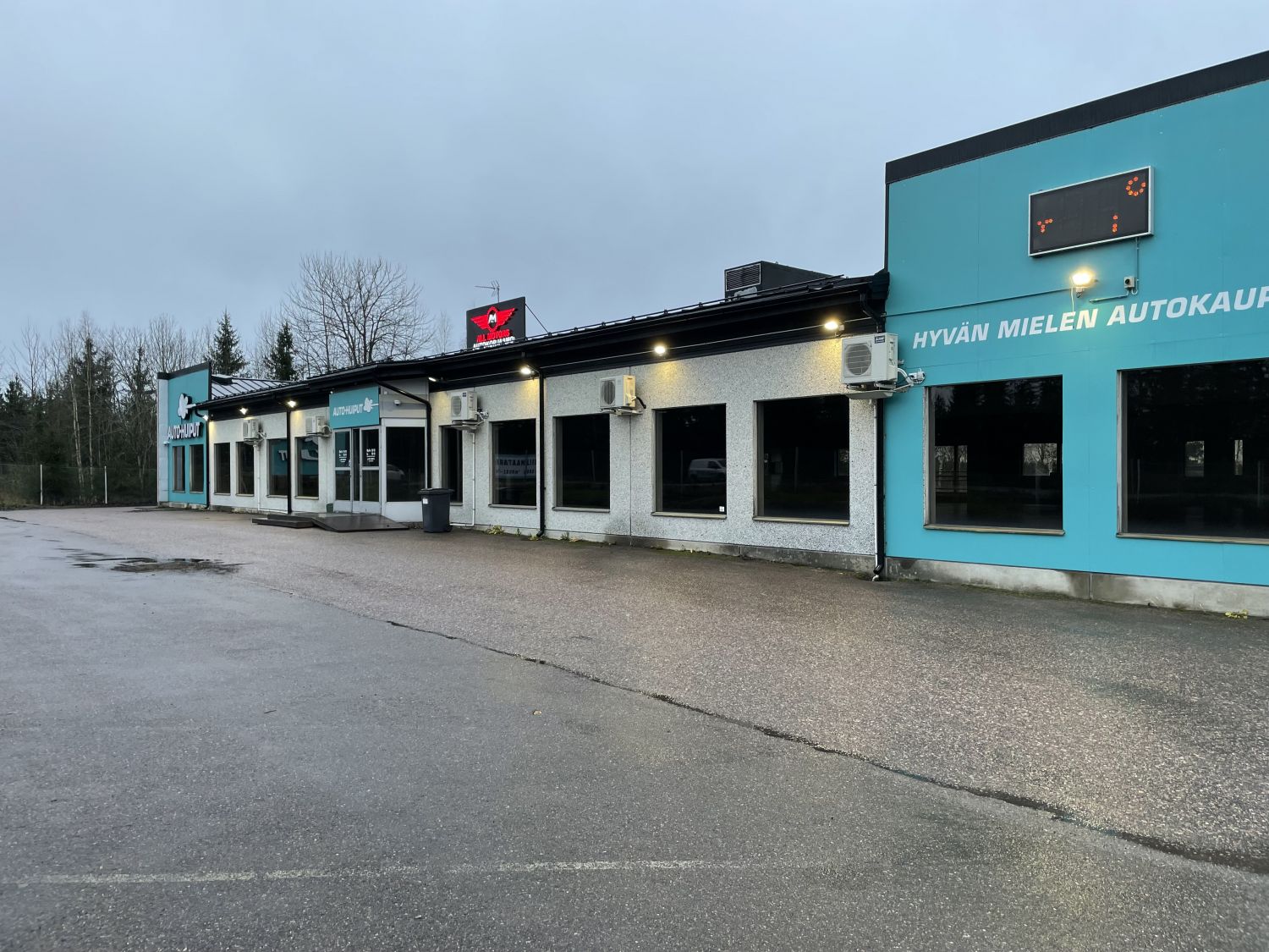 Vapautunut liike/ toimitila Nummelasta näkyvältä paikalta,
Hanko- Hyvinkää tien varresta.