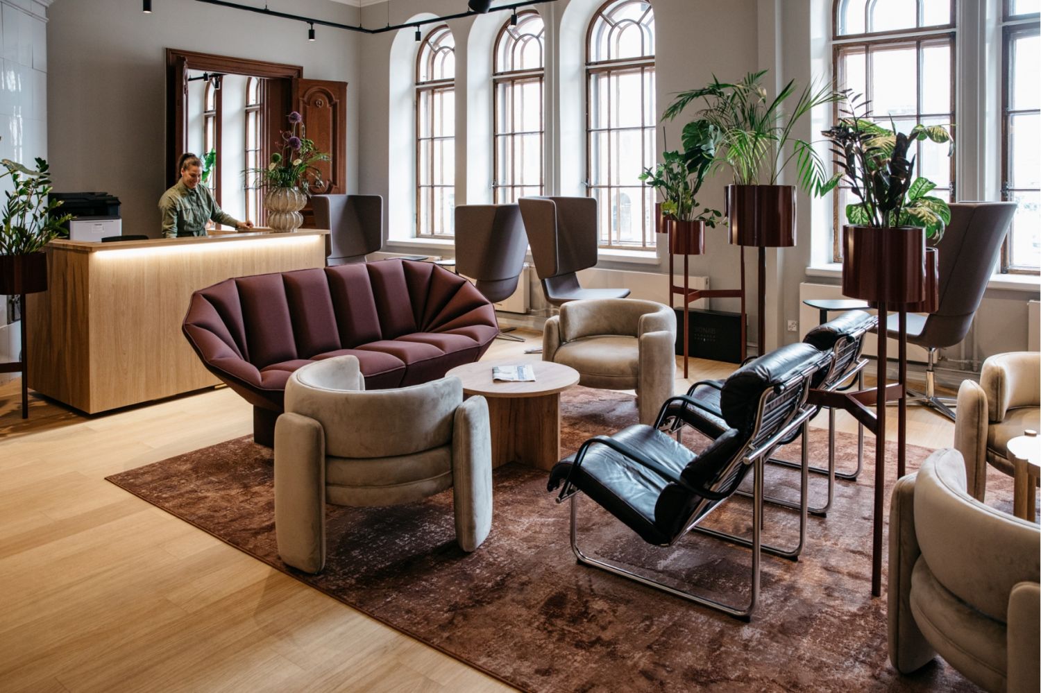 Erottaja2, Business Lounge ja aulapalvelu