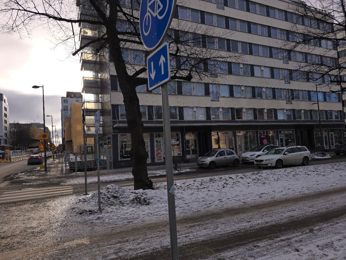 Heti vapaana siisti kellarikerroksen toimitilaa moneen eri käyttötarkoitukseen. Kohteessa uusittu mm. lattiat ja seiniä ...