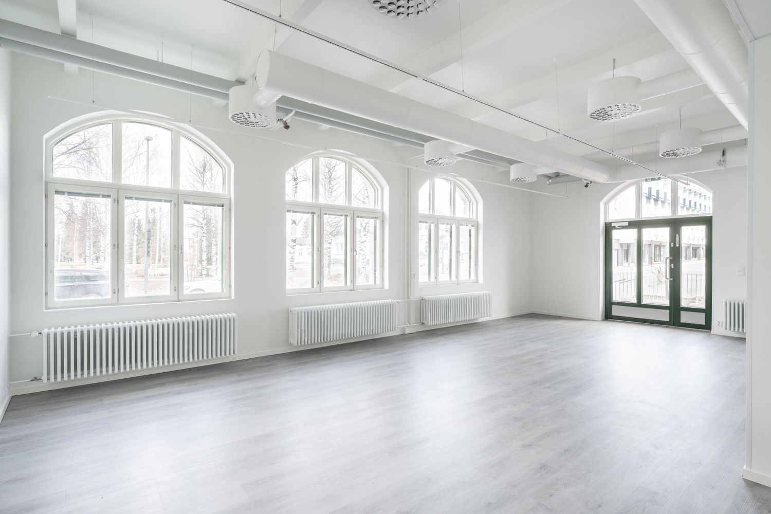 Myydään Oulun keskustasta, Asunto Oy valjastehtaasta laadukas vuonna 2021 valmistunut ravintolatila. Tila sijaitsee kerrostalon katutasossa. Kohde heti vapaa.Alv-lisähoitovastike liikehuoneisto: 106,54 €/kkLiikehuoneistovastike: 677,95 € / kkMediavastike: 1,76 €/kkPääomavastike 1383,76 €/kk...