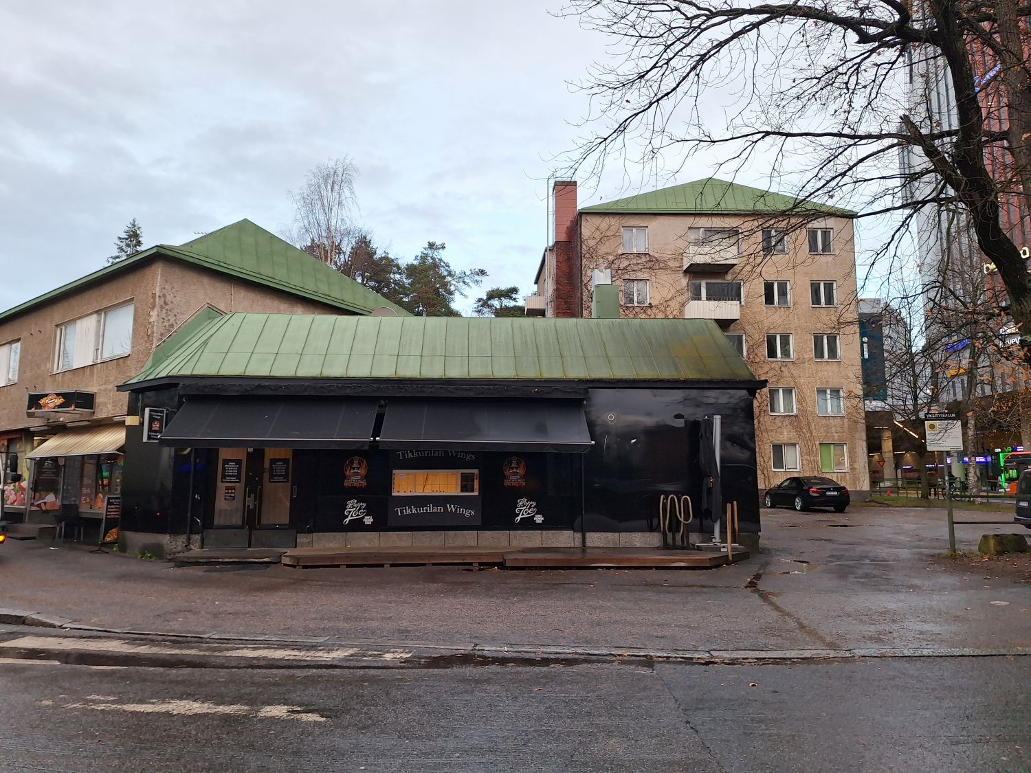 Hyvällä sijainnilla aseman vastapäätä liikehuoneisto.