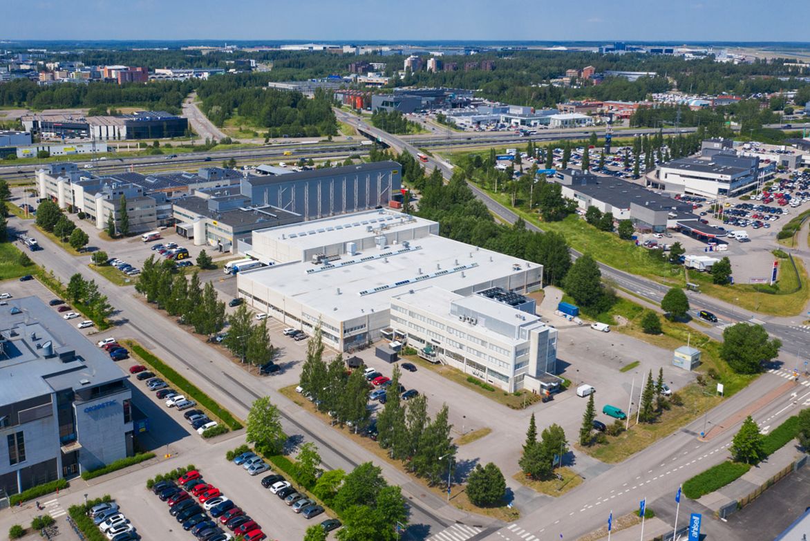 Vapaana muuntojoustava toimistotila, johon saadaan sekä avotila ja/tai huonekonttoria tarpeen mukaan. Kiinteistöstä löyt...