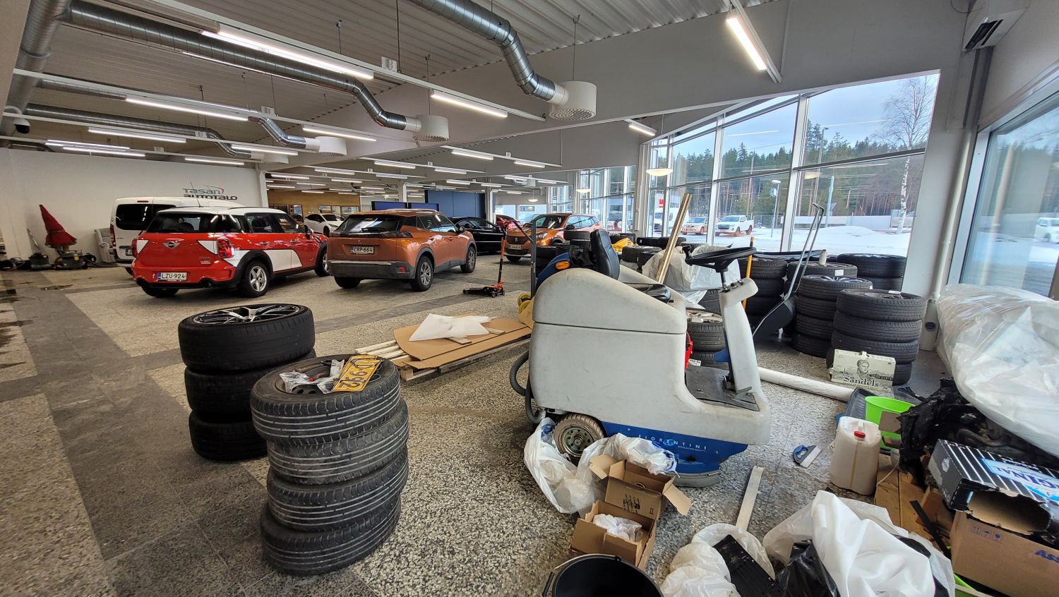 250 - 600 m2 myymälätila pohjakuva