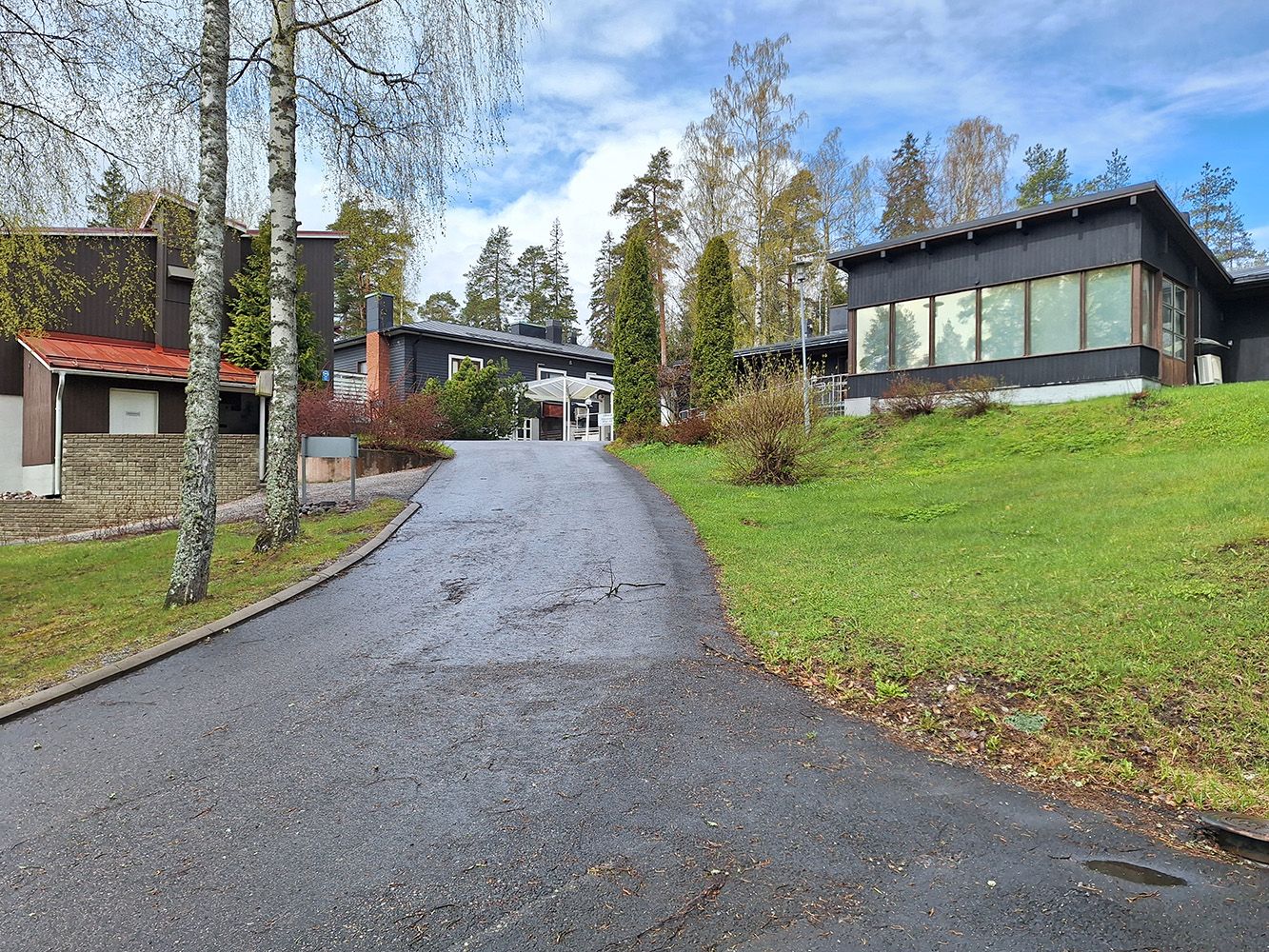 Myytävänä koulutuskeskus merinäkymällä luonnonläheisellä paikalla! 